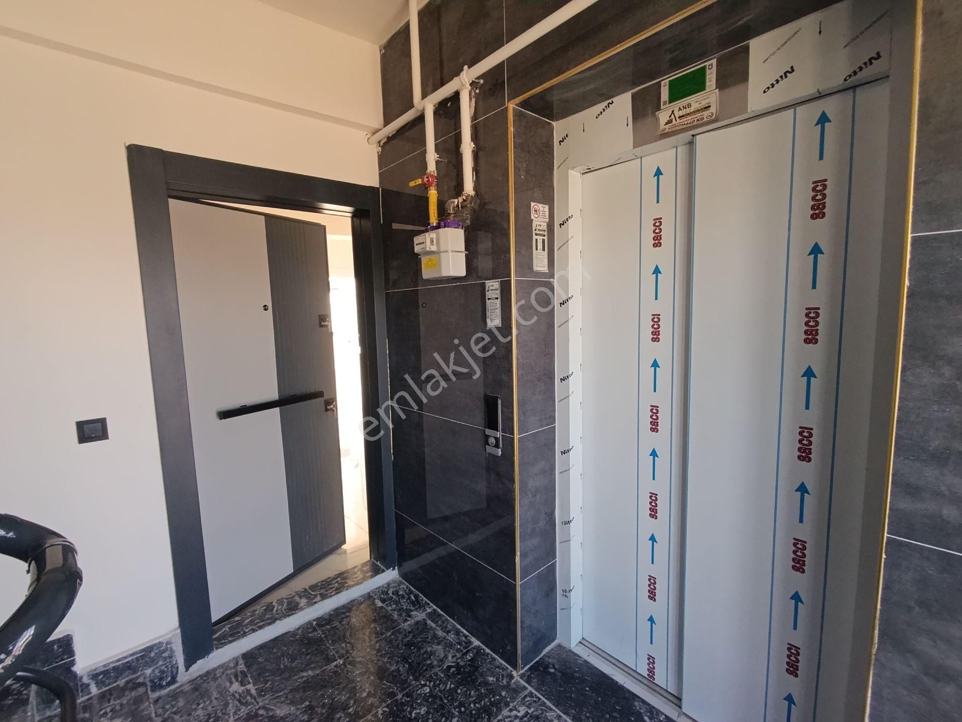 Satılık Süper Konumda 180.metre Kare 4+1.sıfır Garajlı Ultra Lüxs Daire