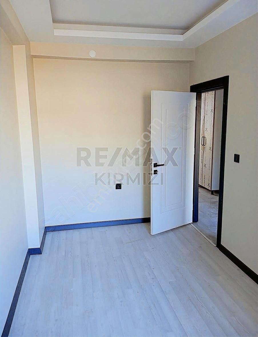 Yakutiye Ömer Nasuhi Bilmen Kiralık Daire Re/max Kırmızı'dan Şehir Merkezinde Kiralık 2+1 Daire