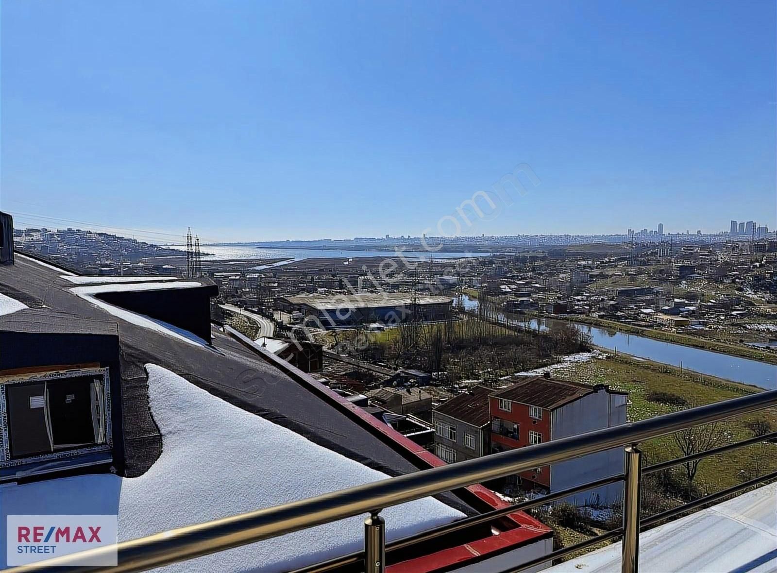 Başakşehir Altınşehir Satılık Daire Remax Street Den Yatırımlık Teraslı 5+2 Dublex Daire