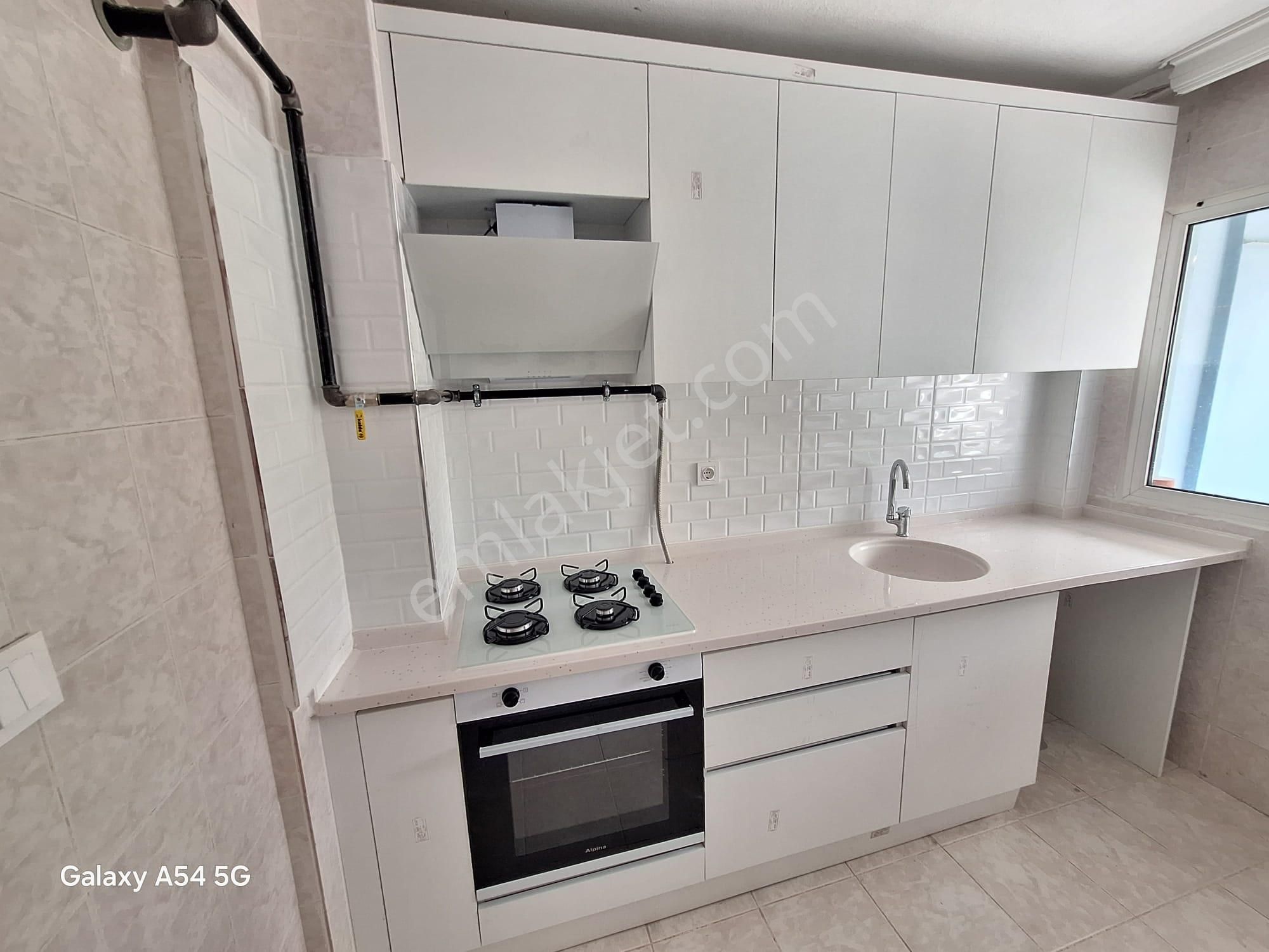 İzmir Menemen Ulukent Mh. Site İçinde Satılık, Arakat 3+1 Daire