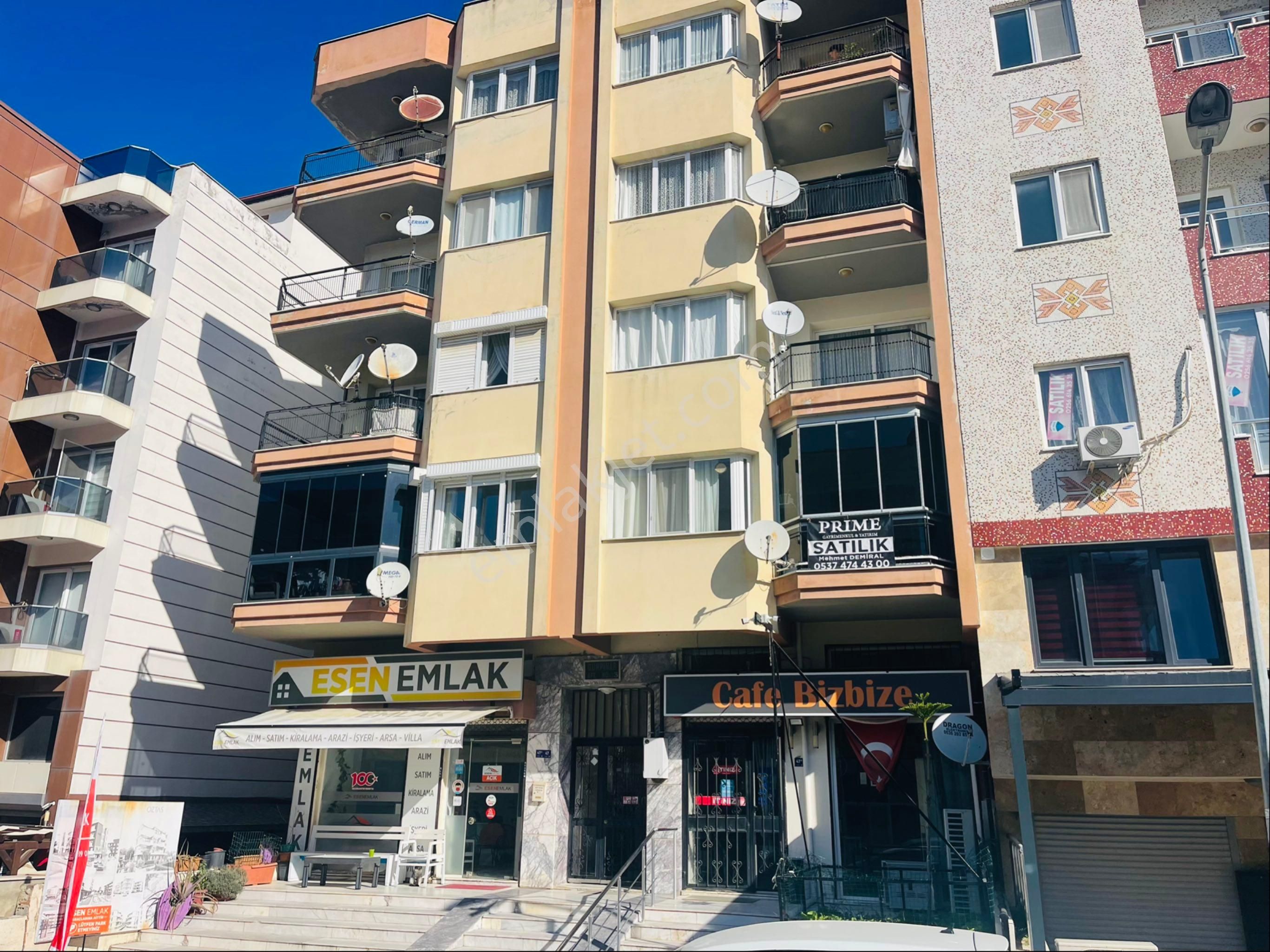 Kuşadası Cumhuriyet Satılık Daire Cumhuriyet Mahallesi 3+1 Arakat Bakımlı Daire