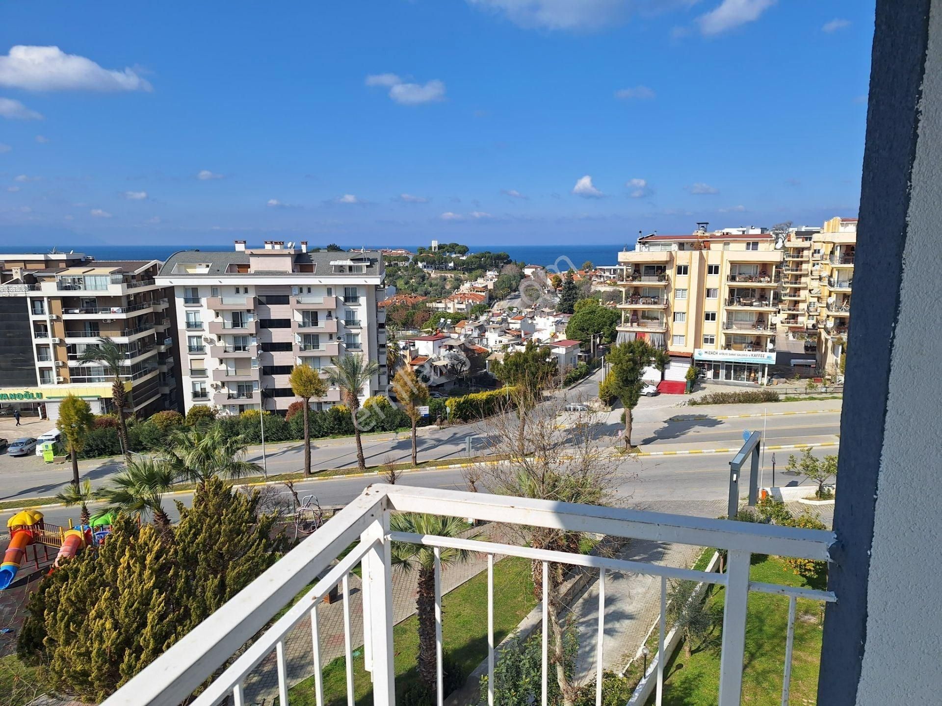 Kuşadası Kadınlar Denizi Mah. Deniz Manzaralı Satılık 2+1 Daire