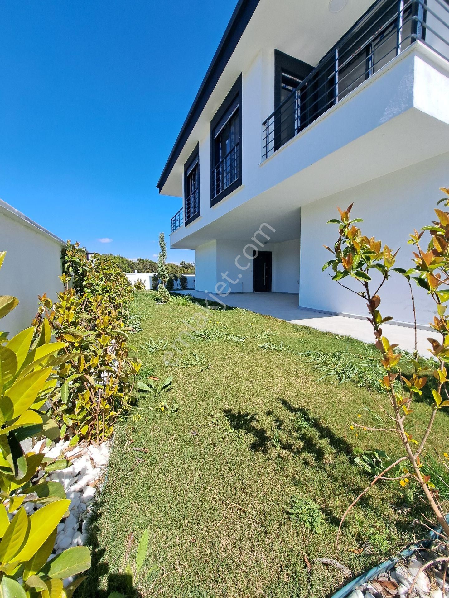 Didim Hisar Satılık Villa Didim Hisar Mahallesinde Havuzlu Site İçerisinde 3+1 Bitişik Nizam Sıfır Villa