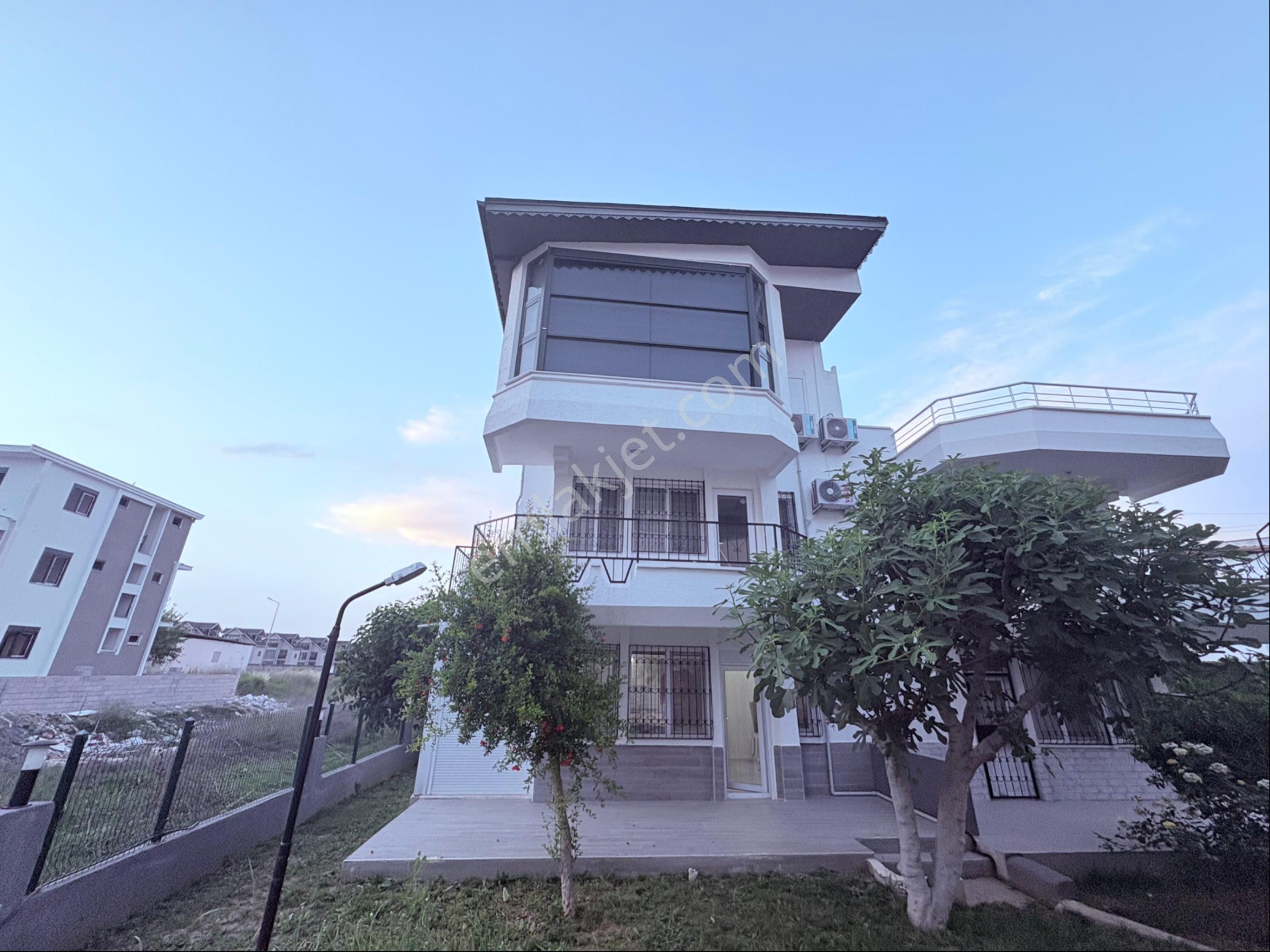 3+1 Müstakil - Havuzlu Sitede Kısa Döneme Uygun