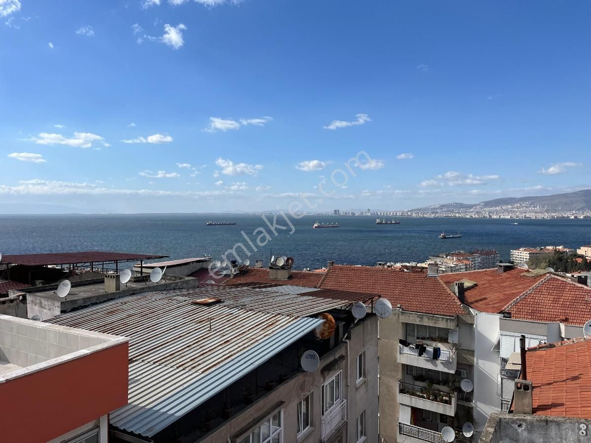 Konak Altıntaş Kiralık Daire Merkezi Konumda Deniz Manzaralı 3+1 Eşyalı Bakımlı Kiralık Daire