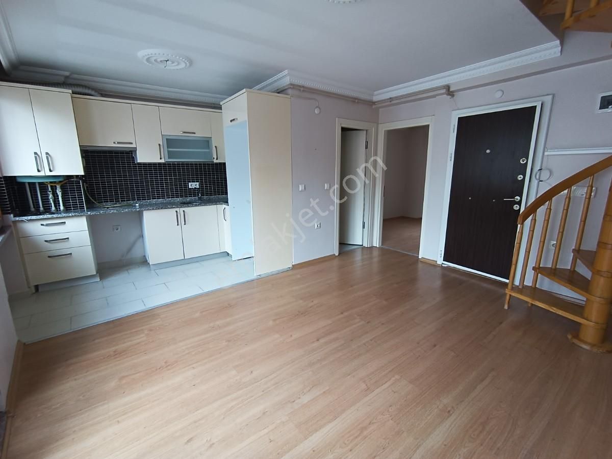 Üsküdar Zeynep Kamilde Genç Binada Dubleks Daire - Görsel 10