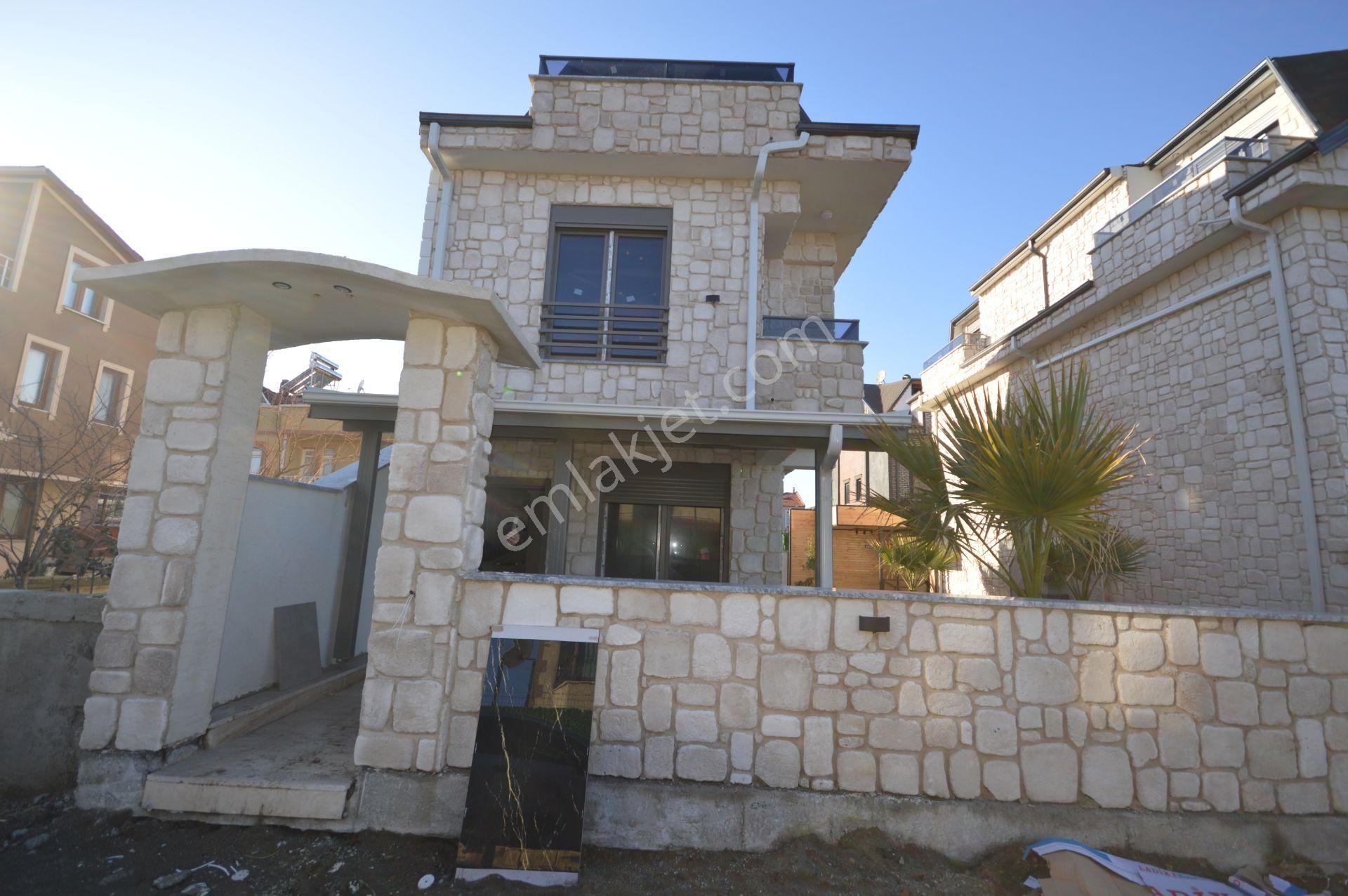 Sakarya Kocaali De Tam Müstakil Güzel Villa Ve Sizin İçin Hazır