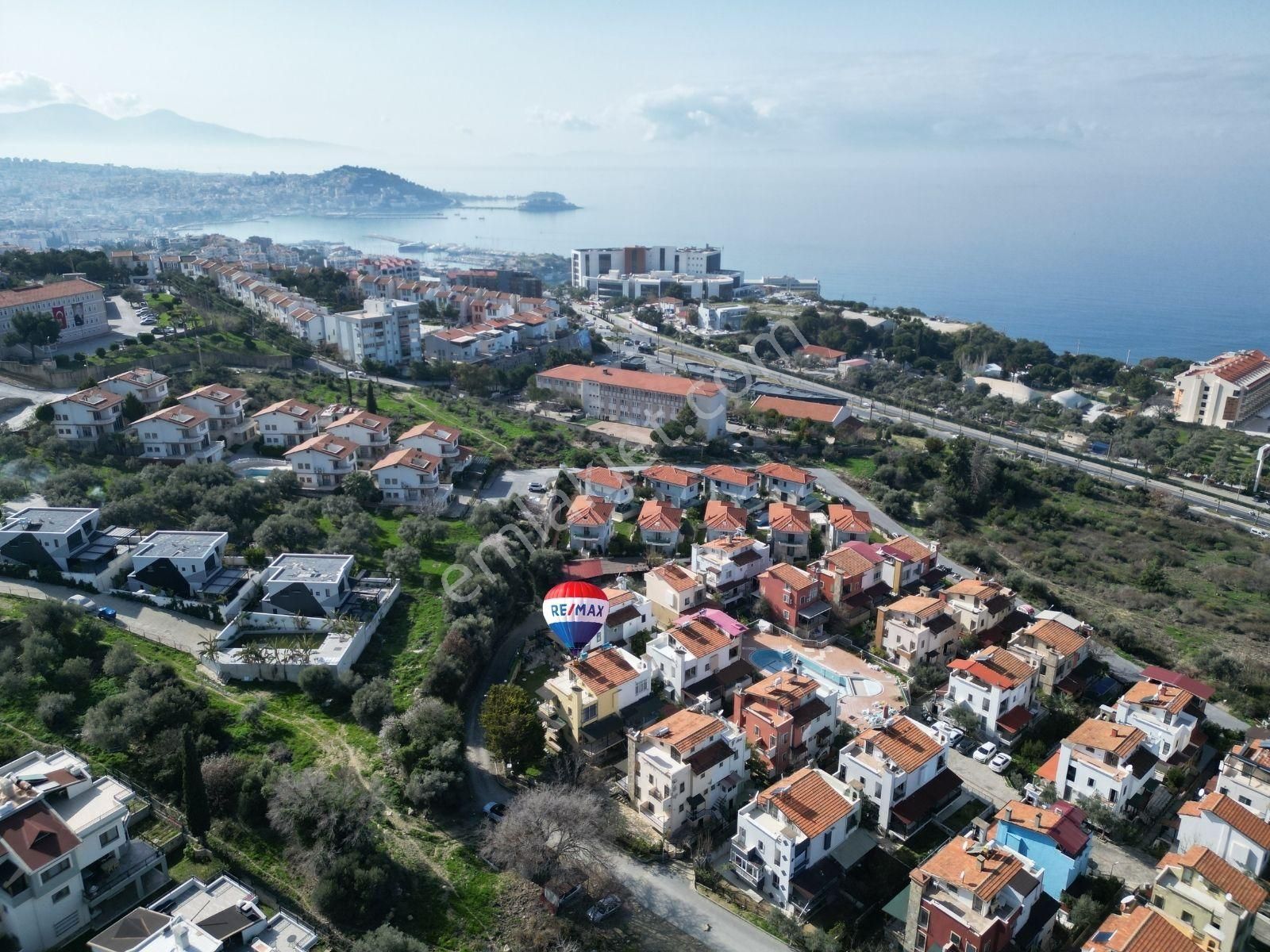 Kuşadası Bayraklıdede Satılık Müstakil Ev Doğaköy Sıtesı Nde Köşe Konumlu Trıplex Vılla