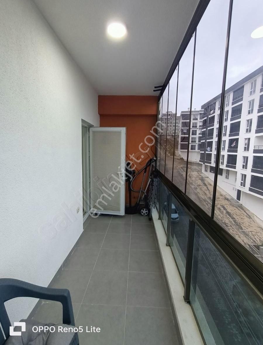 Tramvaya 5 Dk Geniş Balkonlu Eşyalı Daire - Görsel 13