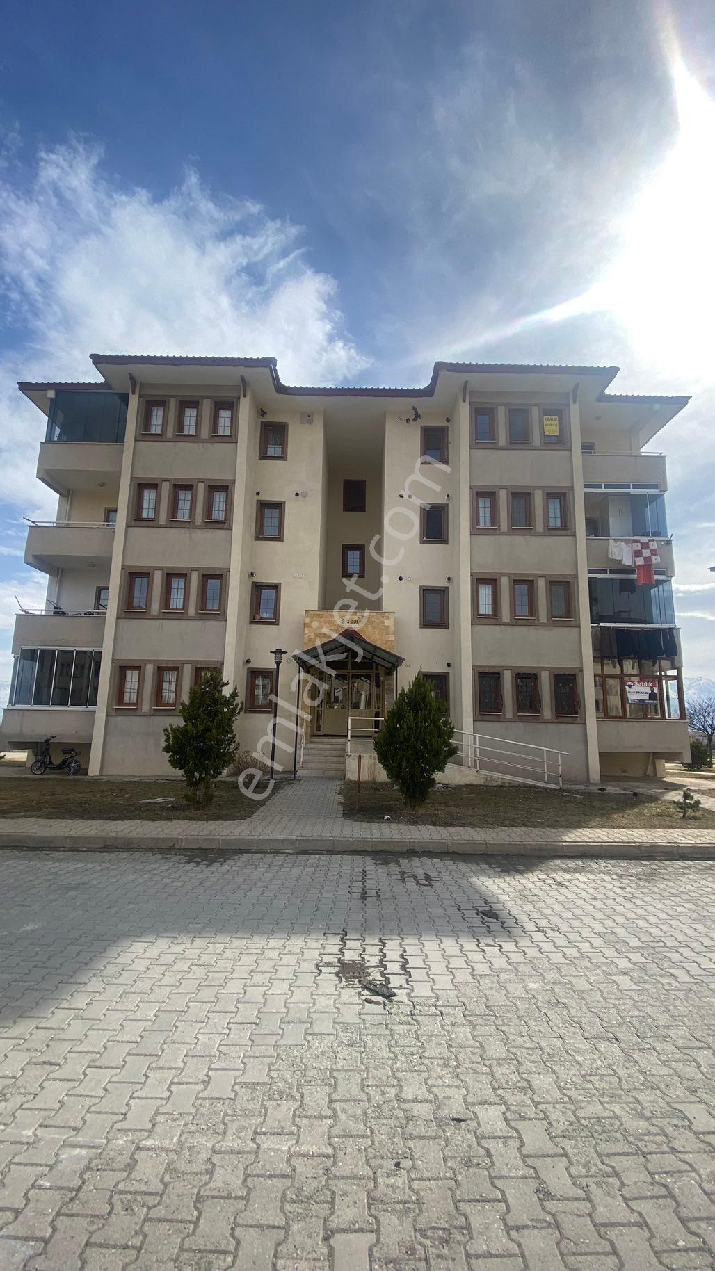 Erzincan Merkez Munzur Satılık Daire Remax Dem/den Geçit Tokilerde Uygun Fiyatlı Giriş Kat Daire