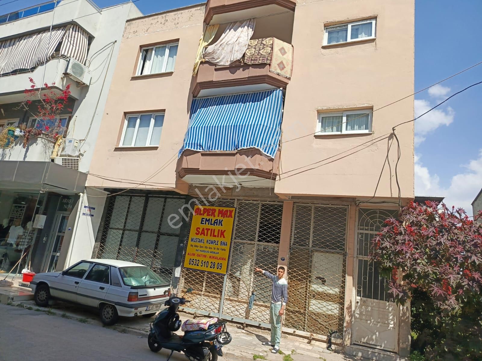 Postacılar Da Acil Satılık 3 Katlı Bina 2 Dükkan 2 Daire