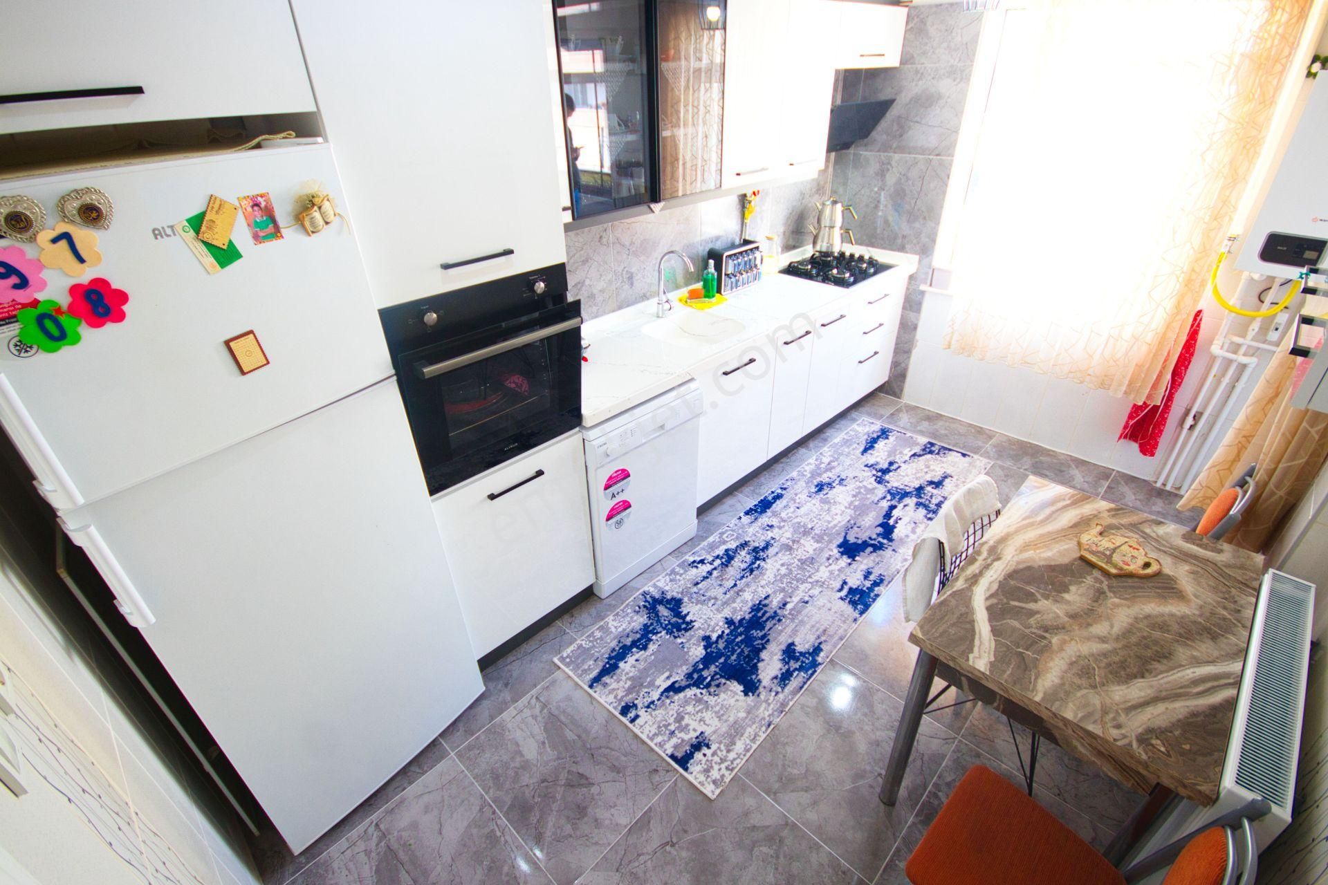 🛑🛑aktif'ten Akçay'da Satılık Çift Cepheli Kombili Arakat Geniş Masrafsız 2+1 Daire