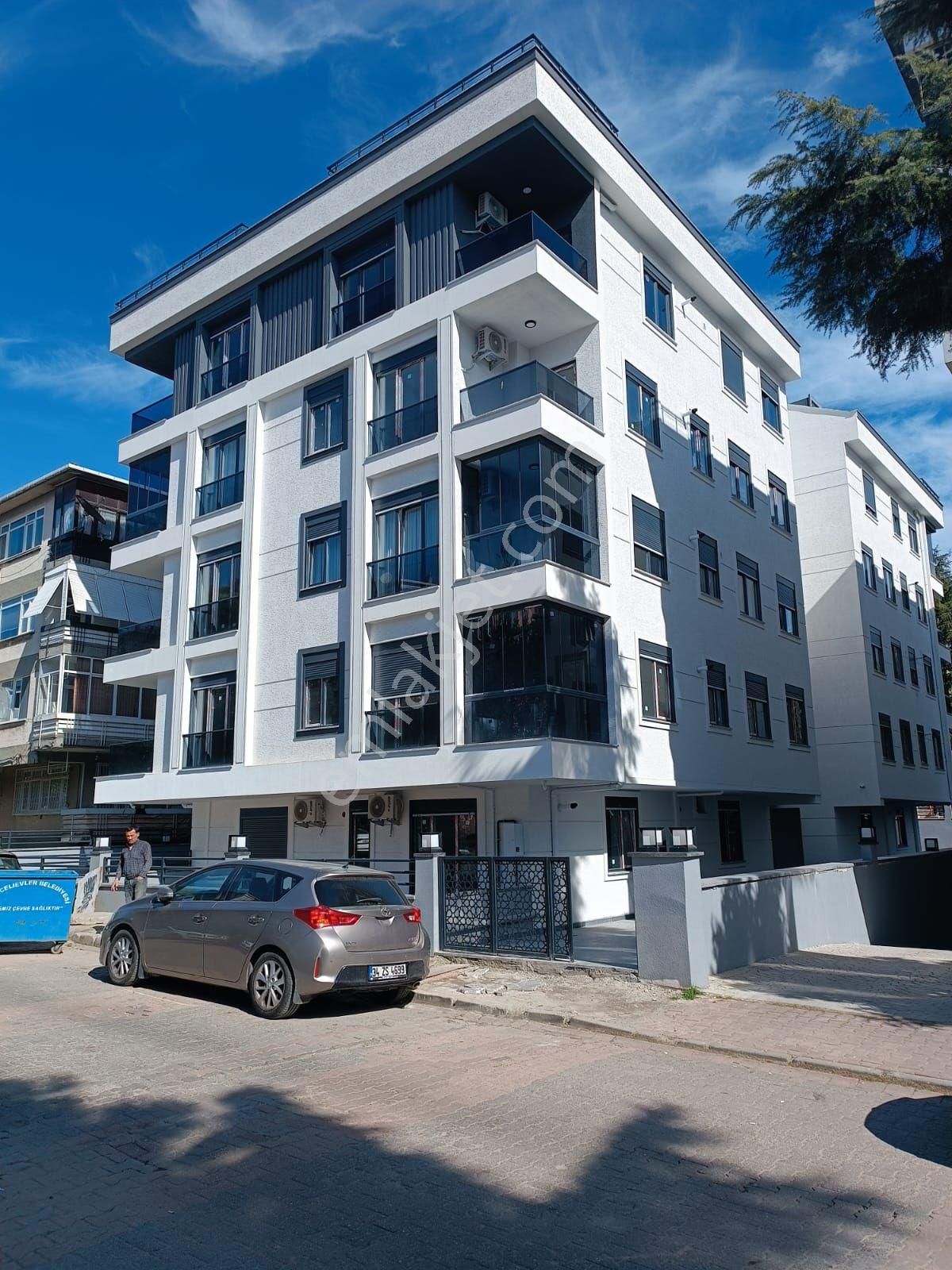 Bahçelievler Ömür Plaza'ya 5 Dakika Yürüme Mesafesinde 2+1 Satılık Daire - Görsel 2