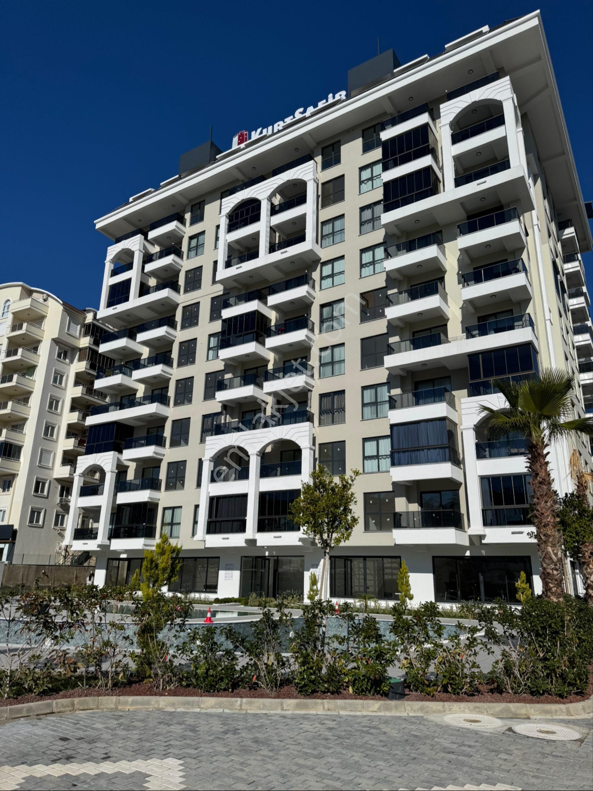 Alanya Avsallar Satılık Daire Avsallar Kurtsafir Sitesinde Deniz Manzaralı 1+1 Eşyalı Daire