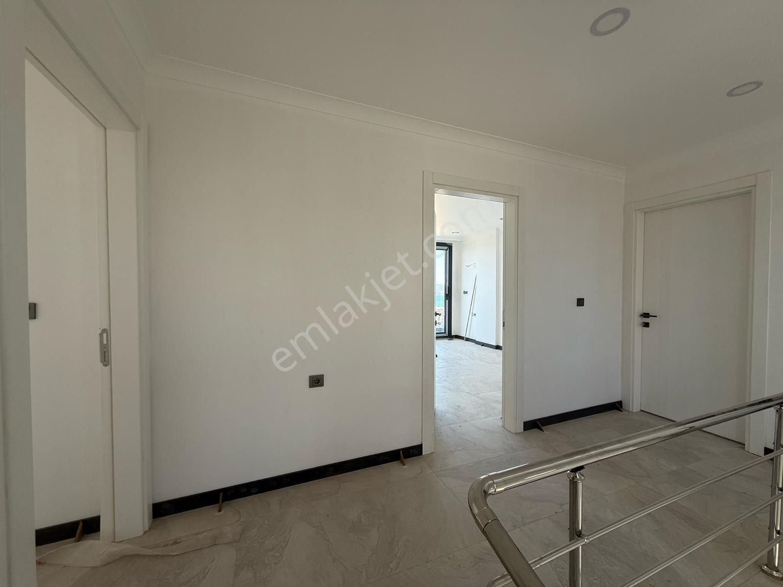 Denize Yakın Müstakil Bahçeli Villa Özel Havuz Ve Plajlı Ev - Görsel 32