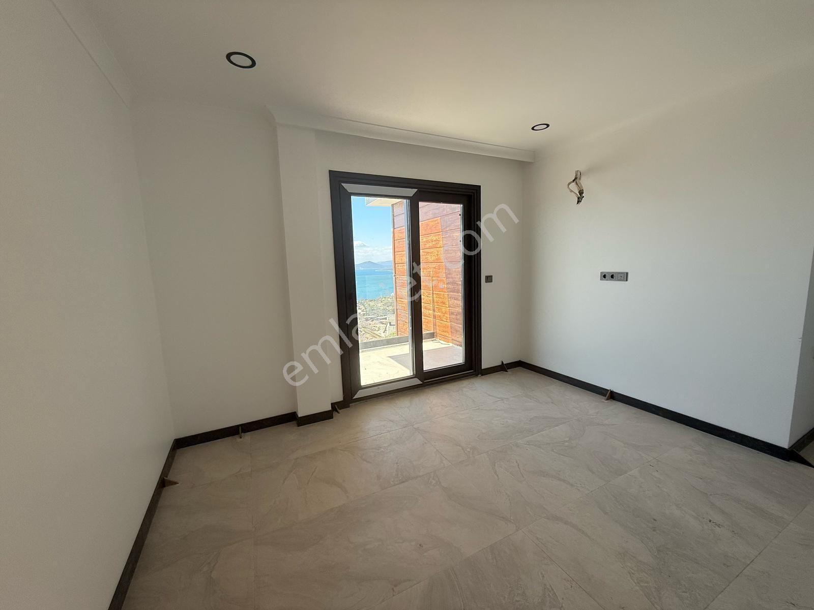 Denize Yakın Müstakil Bahçeli Villa Özel Havuz Ve Plajlı Ev - Görsel 25