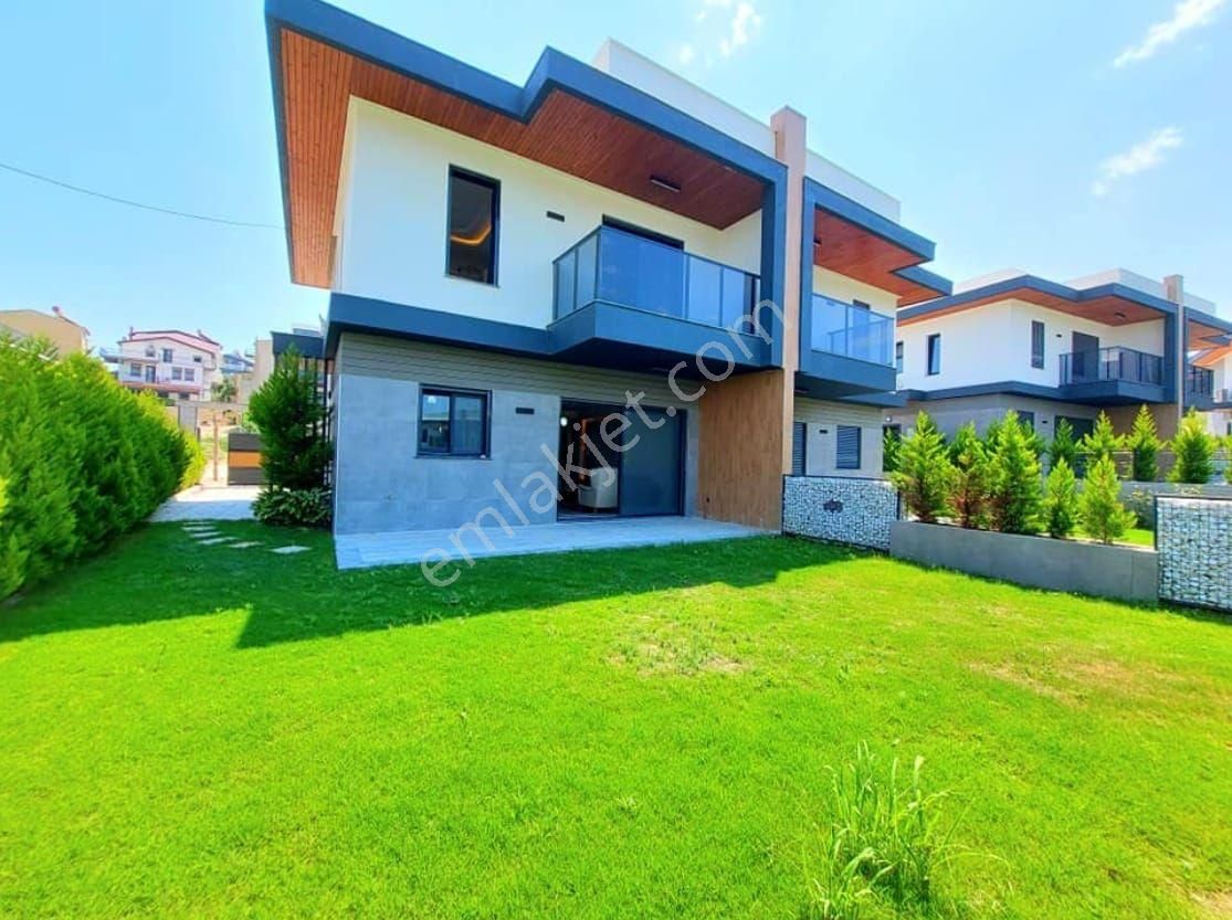 Kuşadası Karaova Satılık Villa Kuşadası Karaovada 3+1 Harika Bir Sitede Naturel Konsept Bahçeli Villa