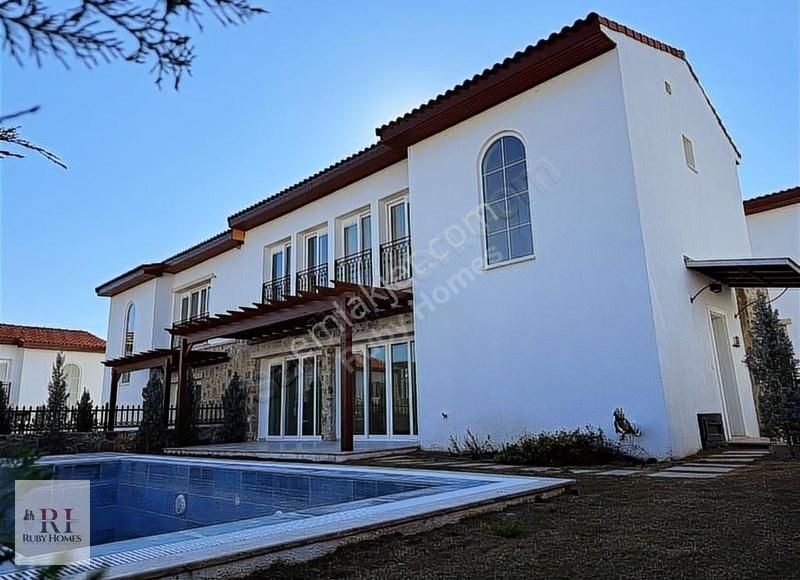 Milas Akyol Satılık Villa Ruby'den Bodrum Casafabay'da Müstakil Havuzlu Şömineli 2+1 Villa