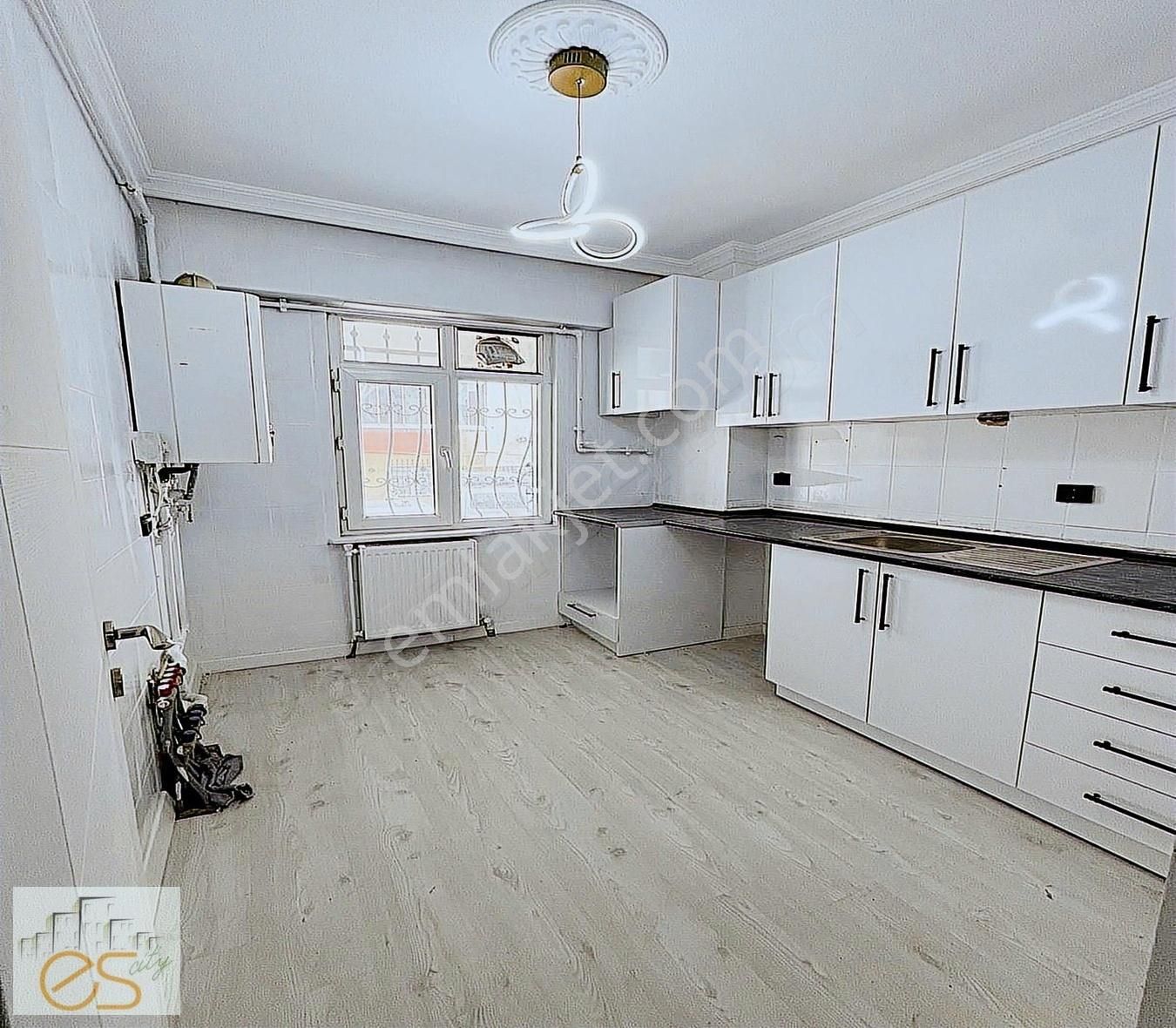 Esenyurt İncirtepe Satılık Daire İncirtepe Mh. City Center Avm Cephe 2+1 Acil Satılık Daire