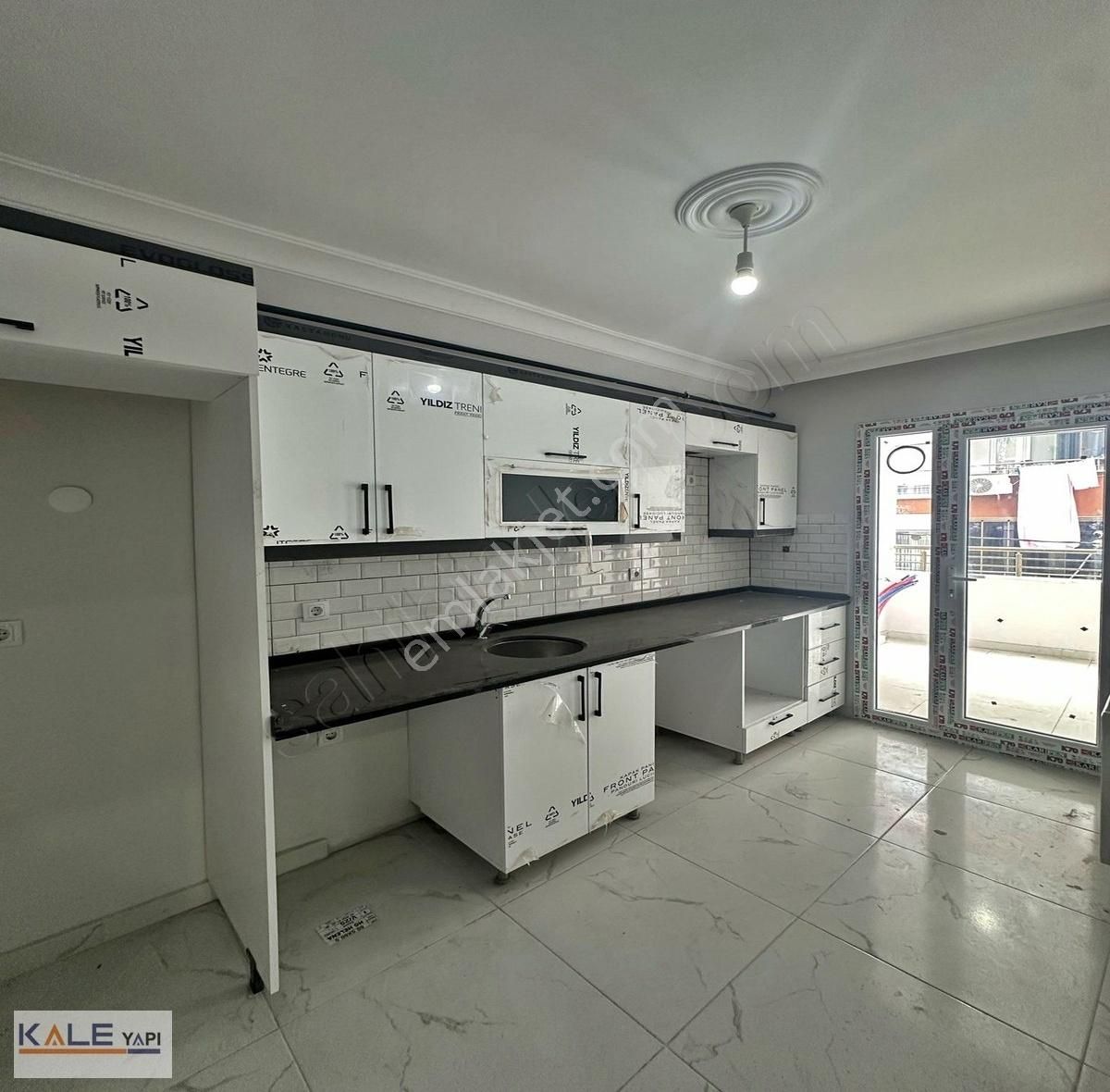 Esenyurt Yenikent Satılık Daire Merkezi Konumda Geniş 3+1 Satılık Sıfır Daire 130m2