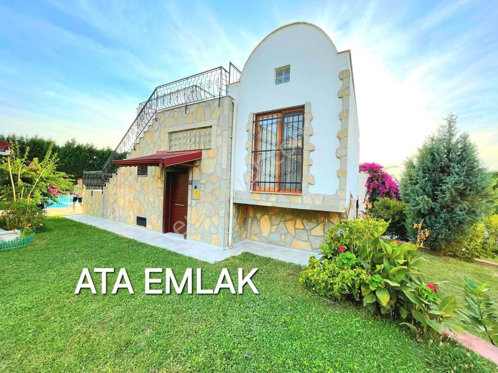 Kuşadası Soğucak Satılık Yazlık Kuşadasında Havuzlu Sitede Tek Müstakil 3+1 Villa