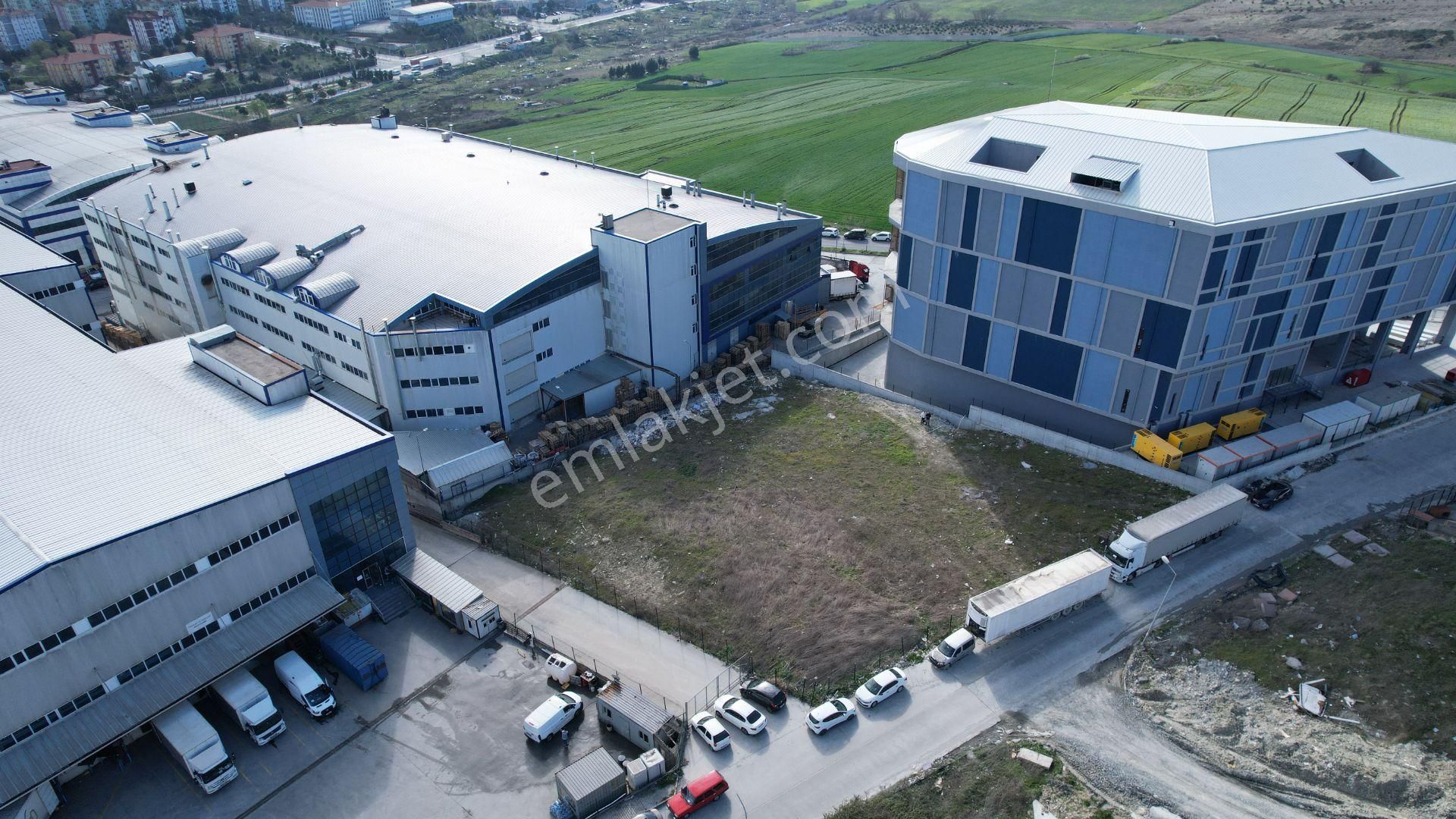 Hadımköy Akpınar Sanayi'de Satılık 2.349 M2 Köşe Konumlu Arsa - Görsel 2