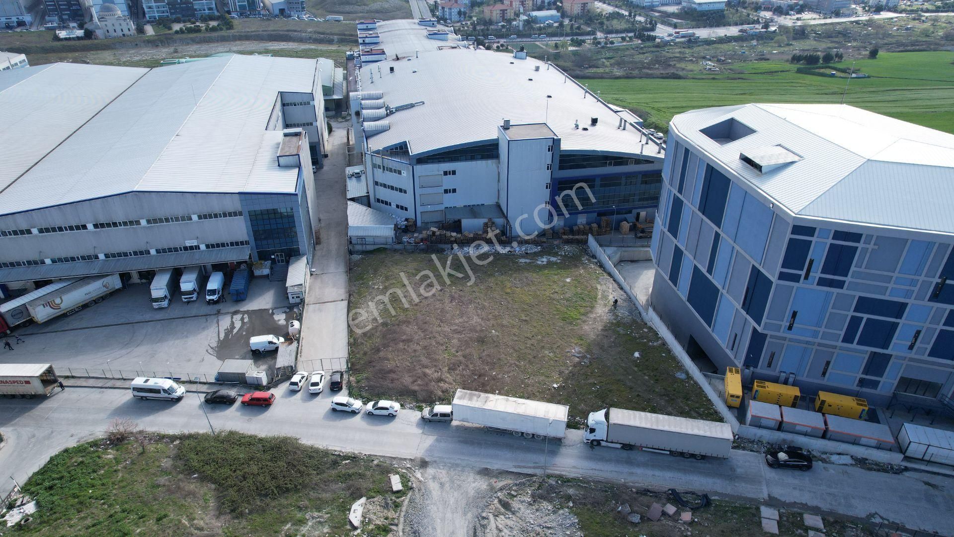 Hadımköy Akpınar Sanayi'de Satılık 2.349 M2 Köşe Konumlu Arsa - Görsel 3
