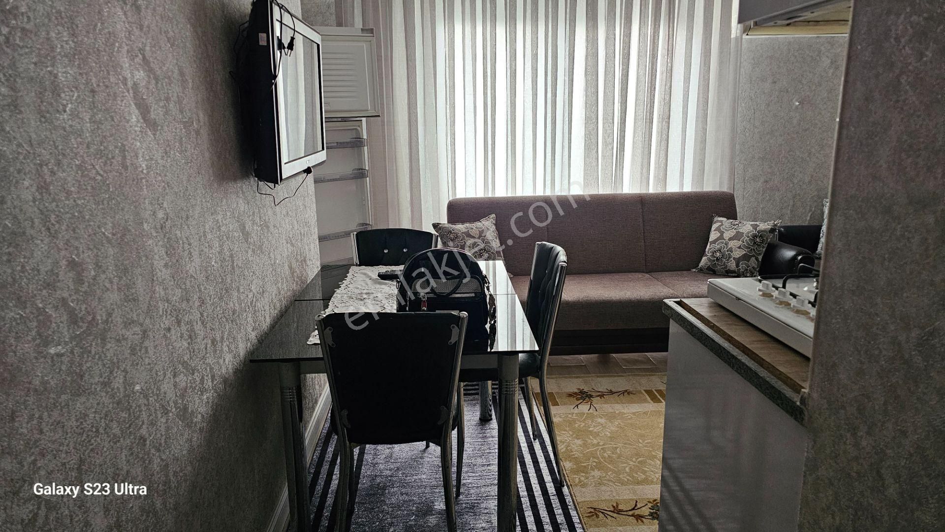 Göçmen Gayrimenkul'den Hürriyet Cad.üzeri Eşyalı Kiralık Daire