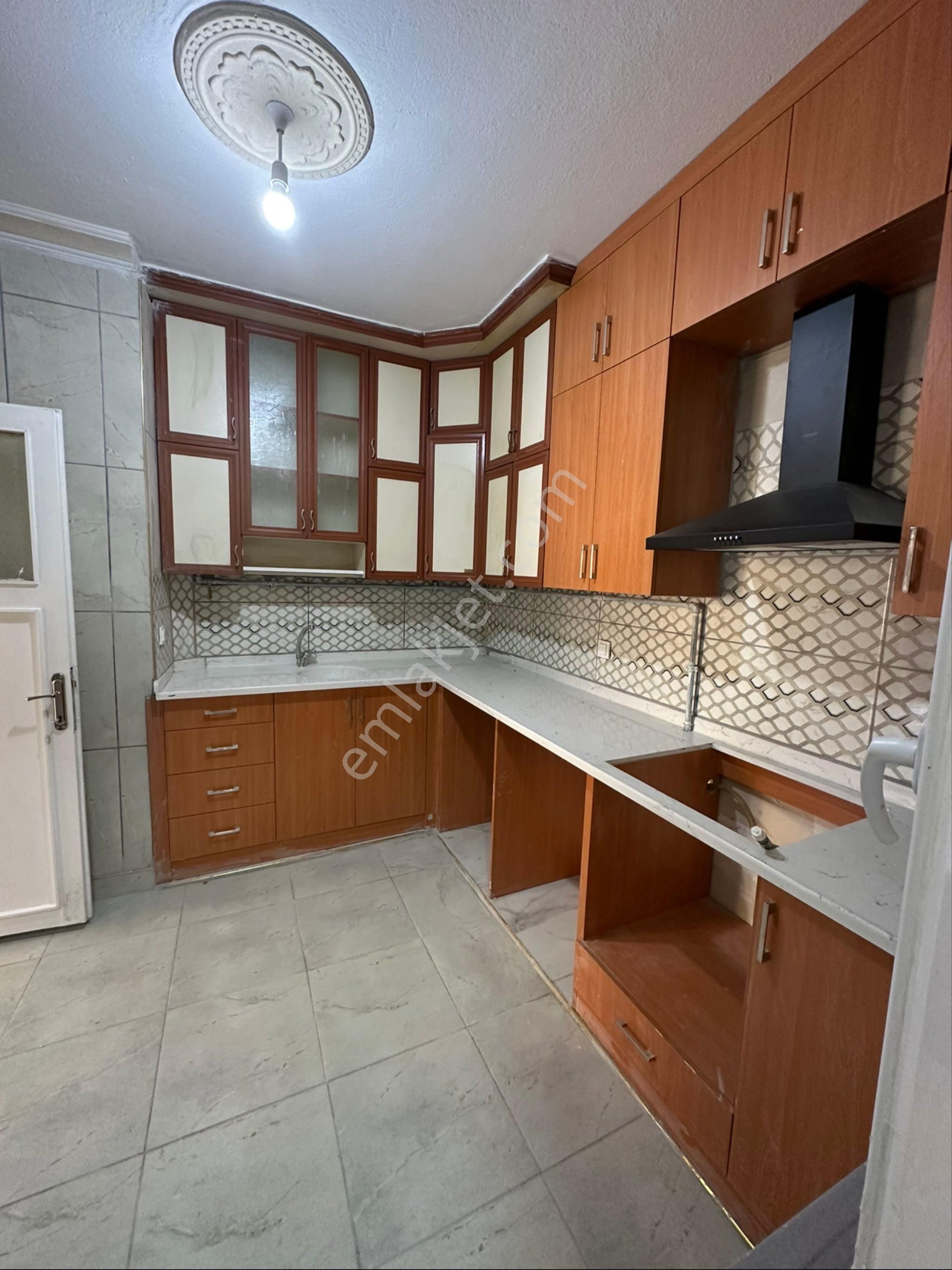 Selçuklu Işıklar Kiralık Daire Işıklar Mahallesinde Kiralık Yeni Bakım Yapılmış 3+1 Daire