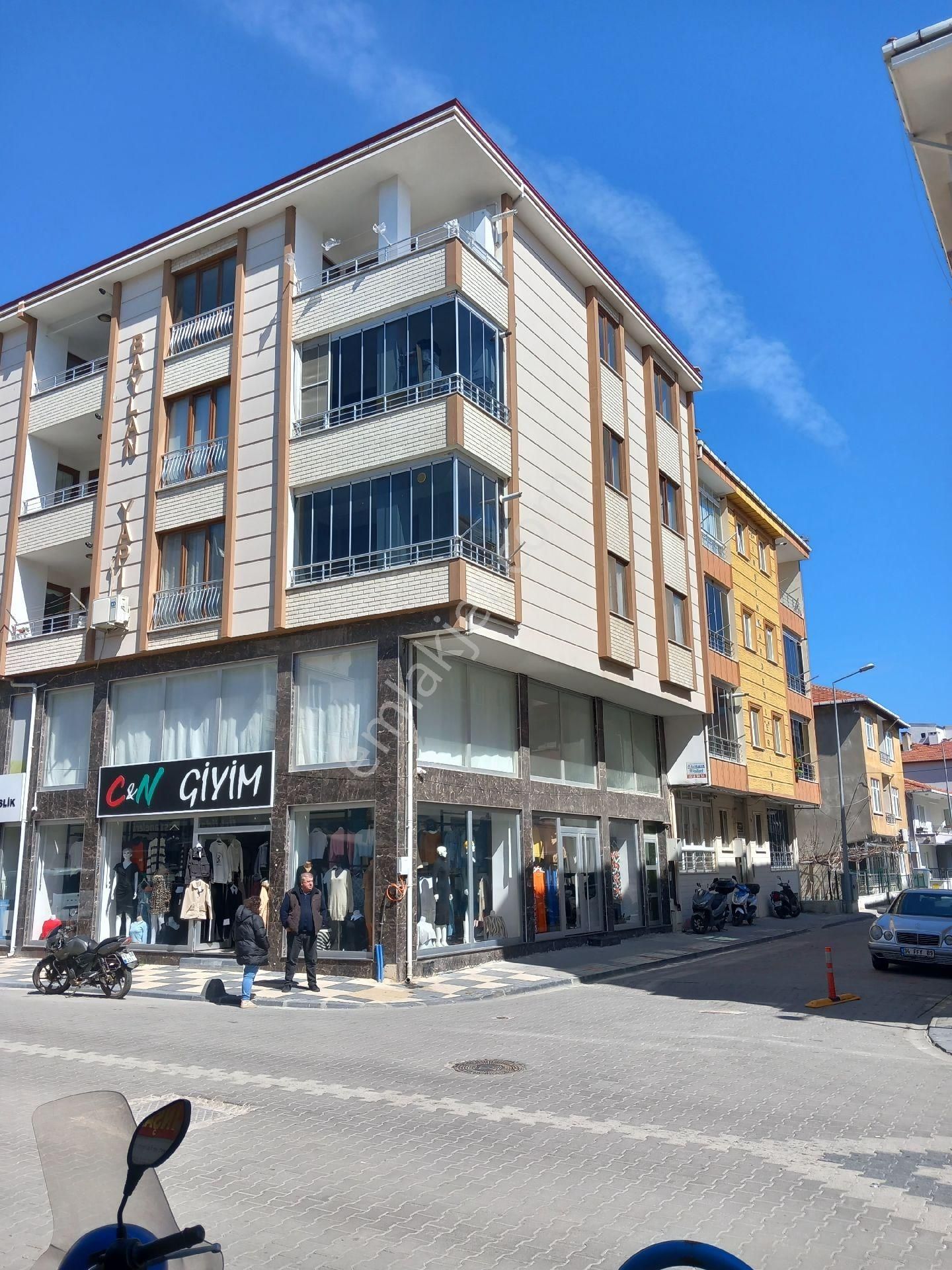 Şarköy İstiklal Kiralık Daire Merkezi Konumda Asansörlü Kombili Daire