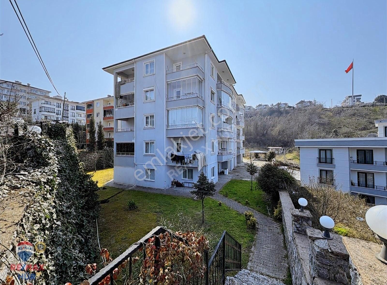 Serdivan Kemalpaşa Satılık Daire Remax Hür Yeşim Kara'dan Asansörlü,geniş Ve Manzaralı 3+1 Daire