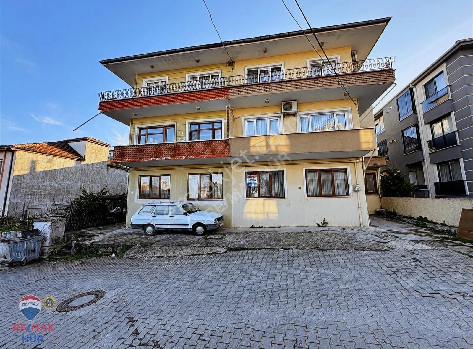 Adapazarı Güllük Satılık Daire Remax Ayfer Sever'den Satılık Yenilenmiş 2+1 Daire Seahast. Civ.