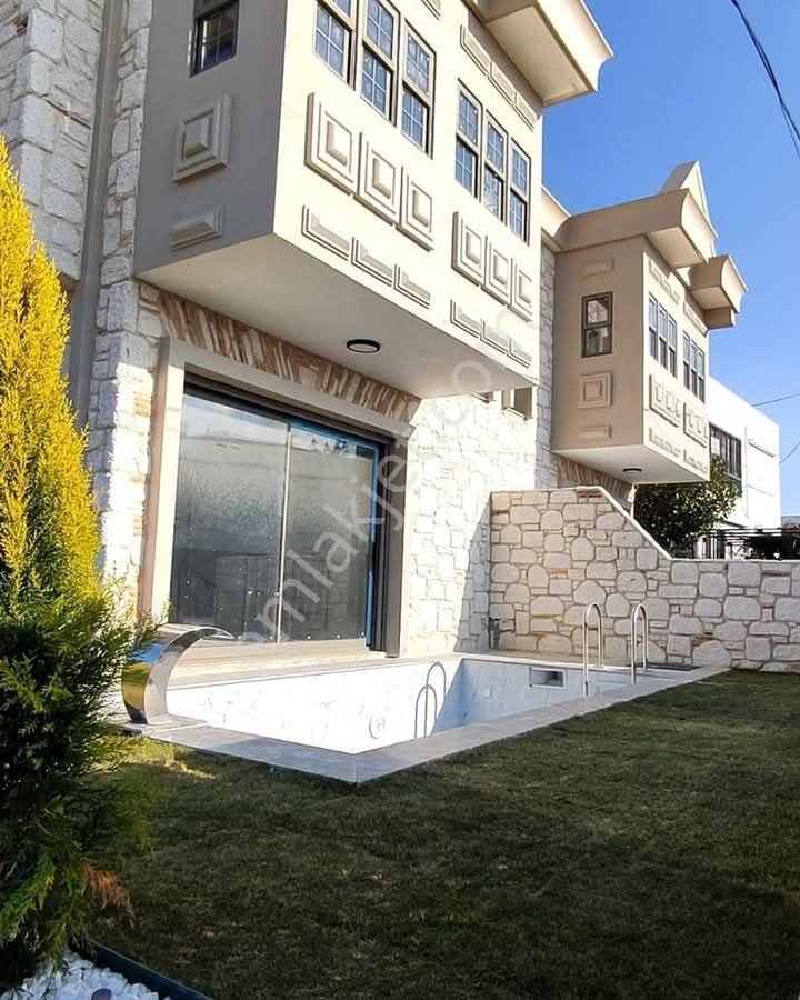 Kuşadası Yaylaköy Satılık Villa Kusadasi Yaylakoy 4 Oda 1 Salon Triplex Villa