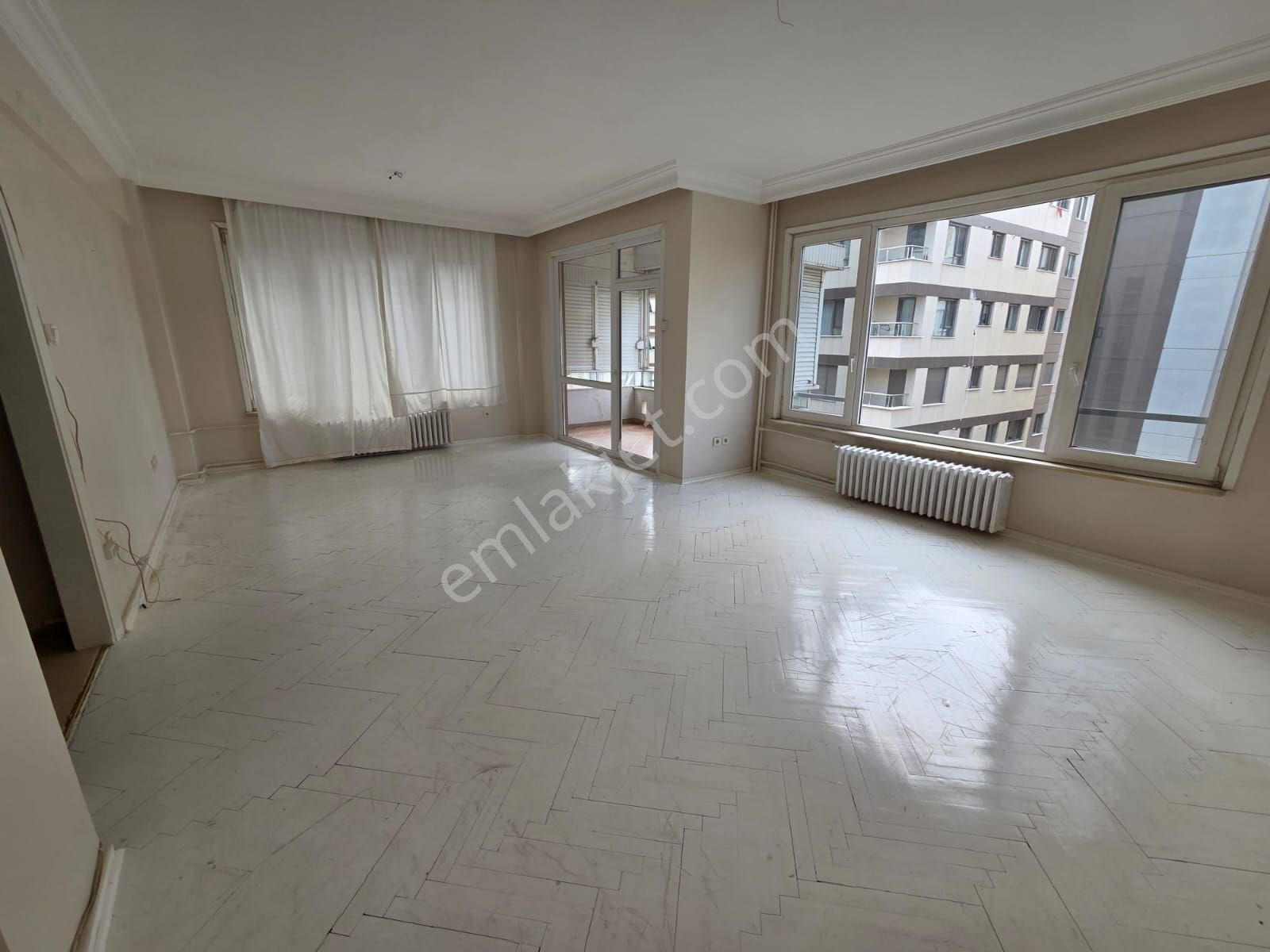Caddebostan Sahil Kiralık Ferah Daire