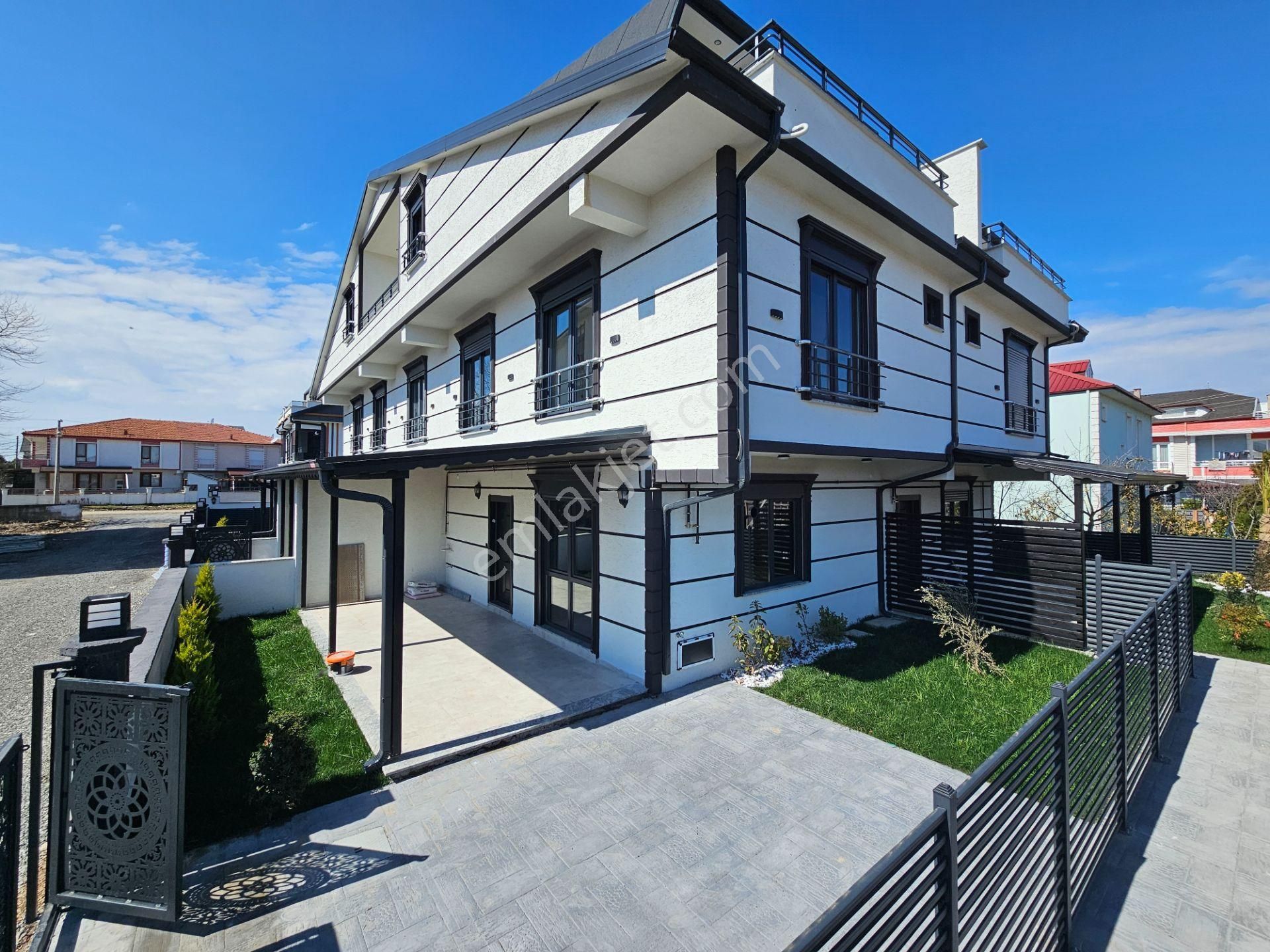 Kocaali Yalı Satılık Villa 4+1 Ön Cephe ,merkezi Konumda, Otoparklı,denize Yakın Lüks Villa