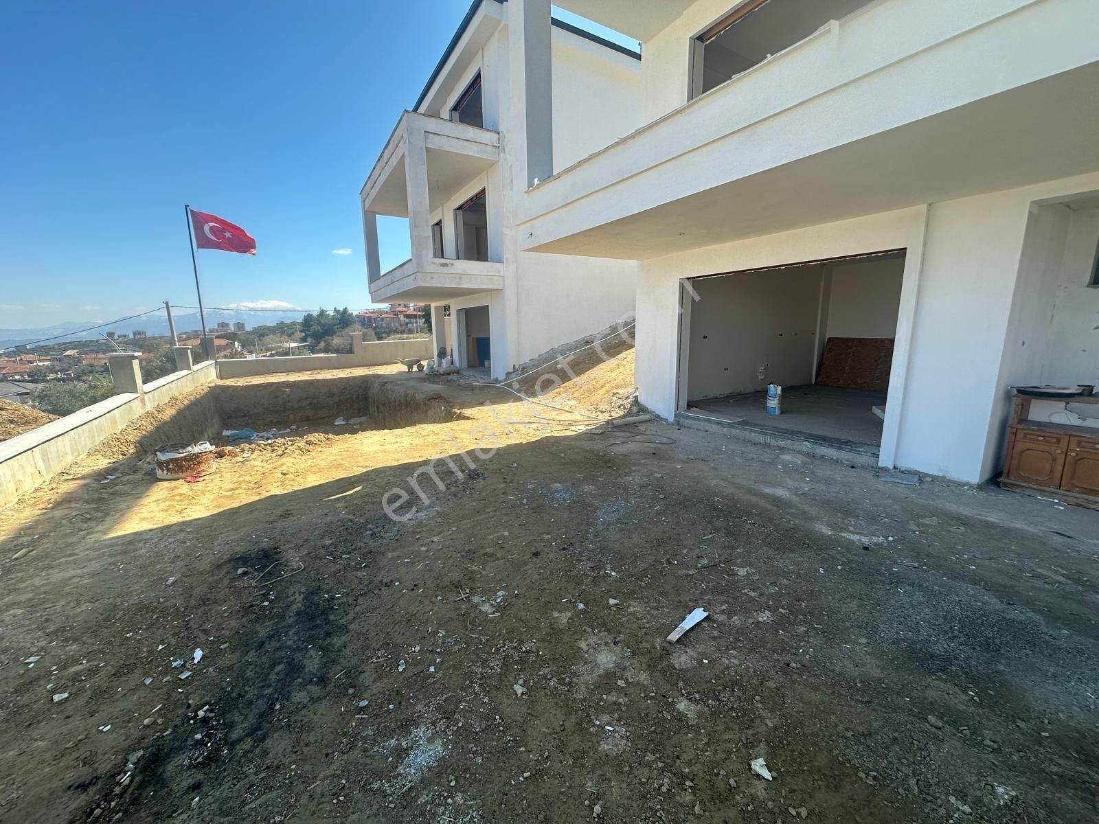 Merkezefendi Saruhan Satılık Villa Saruhanda Her Takasa Açık Triplex Havuzlu 6+1 Natamam Villa