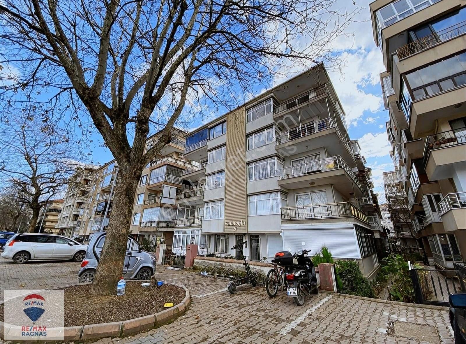 Yalova Yalova Merkez Denize Sıfır Satılık Daire Yalova Merkez Bahçelievler Mah. Arakat 1+1 2.kat Satılık Daire