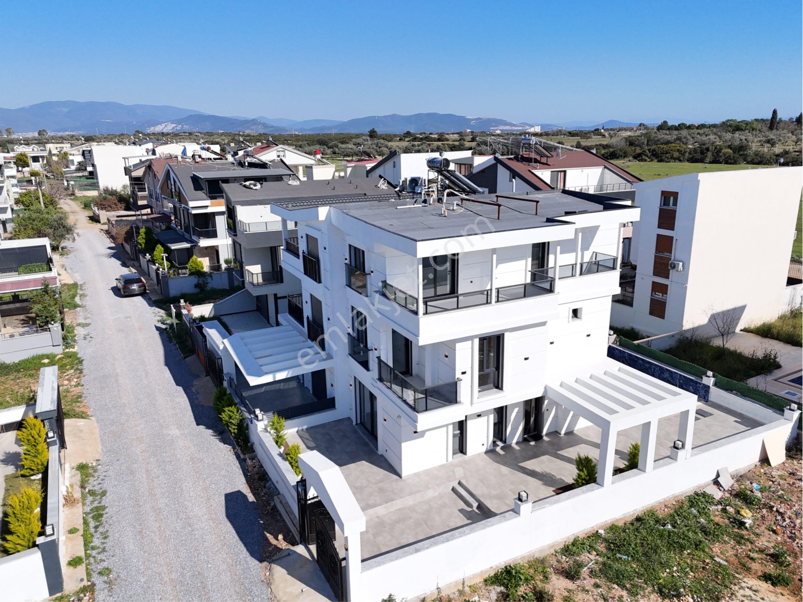 Didim Altınkum Satılık Villa Didim Altınkumda Fırsat 4+1 Müstakil Villa Havuzlu Otoparklı Lüks