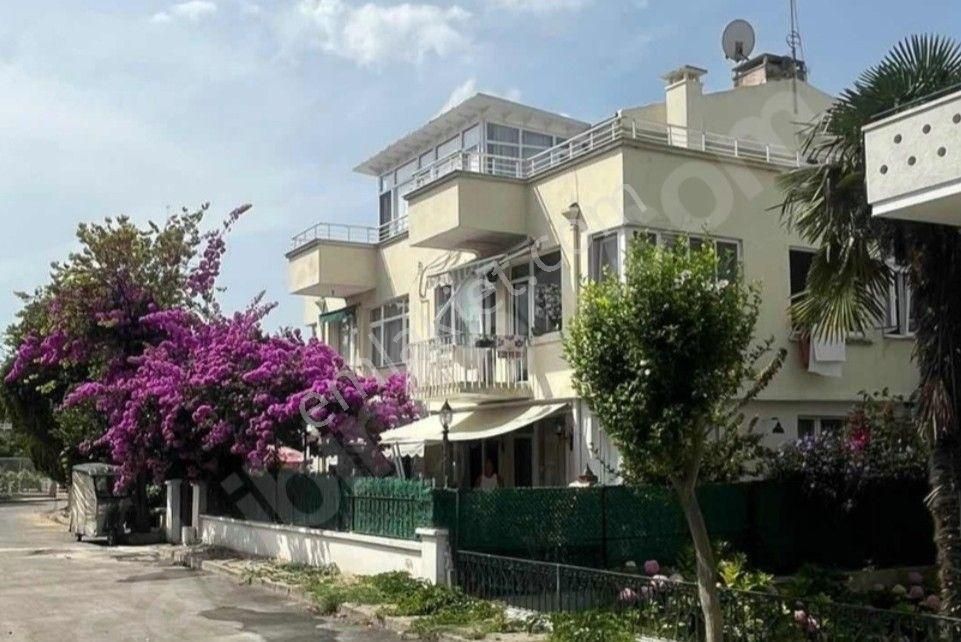 Adalar Maden Kiralık Daire Büyükada 2+1 Kumsal Bölgesi Eşyalı