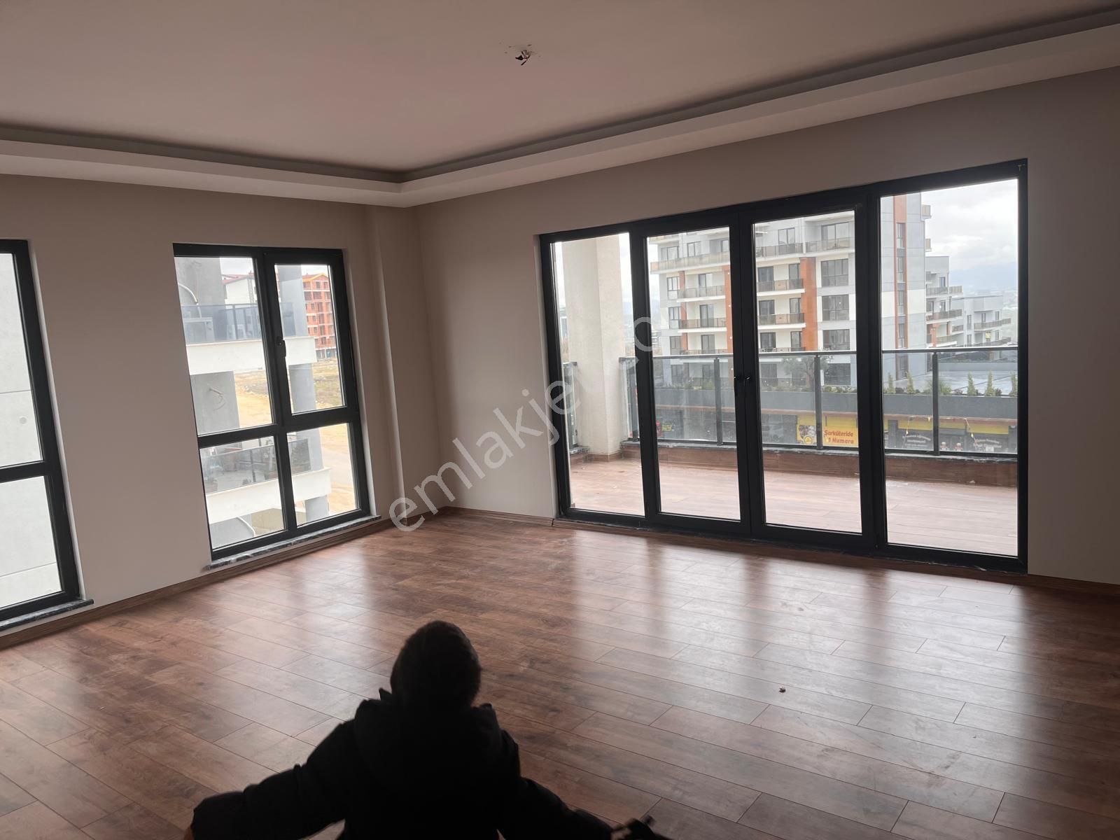 Sahibinden Kayapada 3+1 3cephe 3.arakat 2 Yıllık 139/207m² Boş Daire, Komisyon Takas Yok!!! - Görsel 4