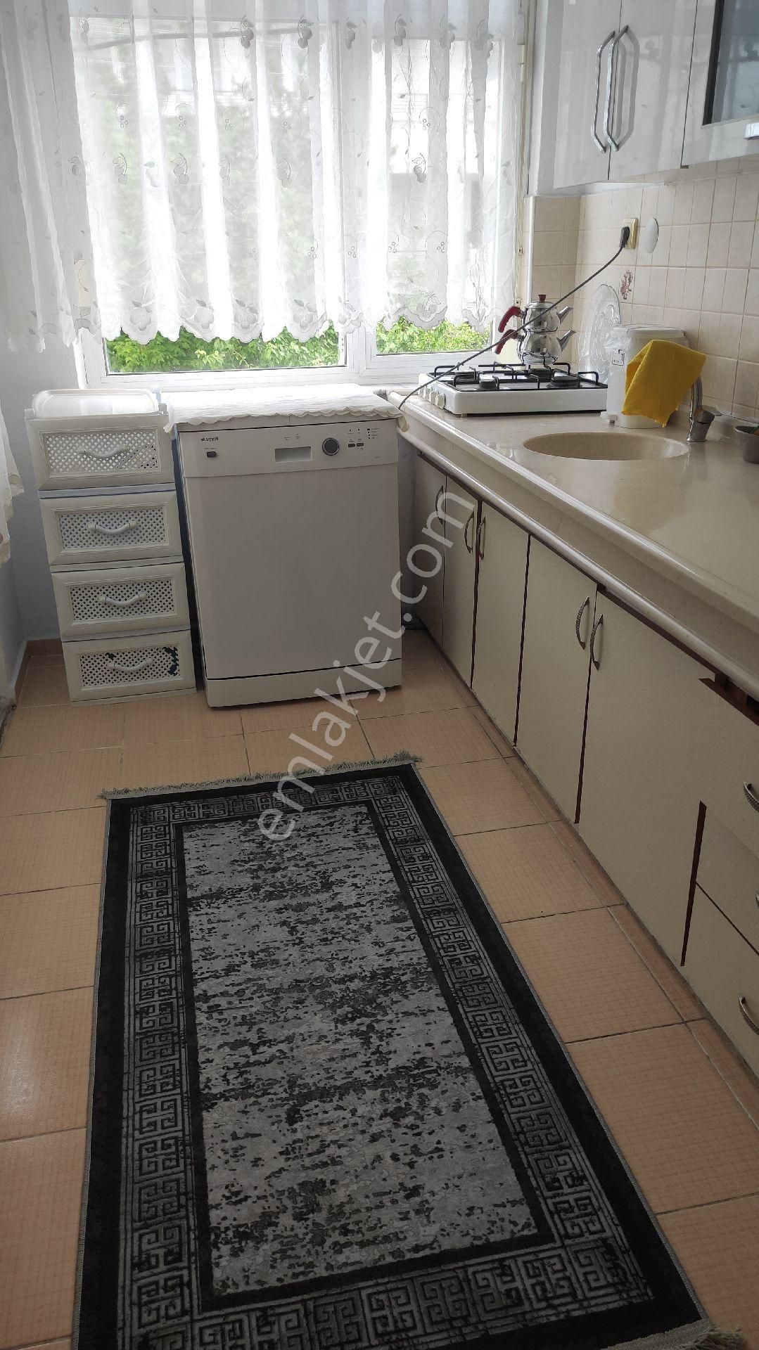 Edremit Sarıkız Kiralık Daire Akçay Sarıkız Merkezinde Sahile 300m.2.kat Ön Cephe Eşyalı 1+1 Kiralık Daire