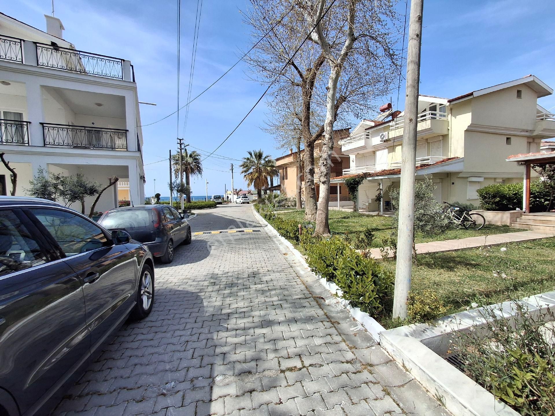 Kuşadası Davutlar Satılık Villa Davutlar Sahile 50m 4+1 Villa