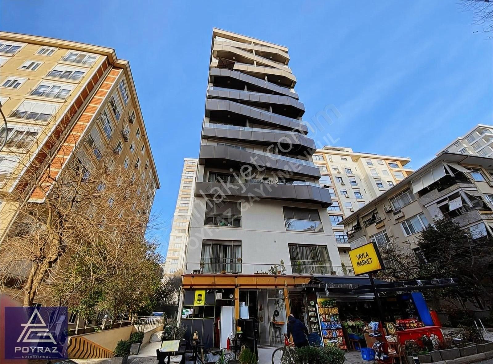 Poyraz'dan Caddebostanda Teras Kullanımlı 6 Yıllık Binada 1+1