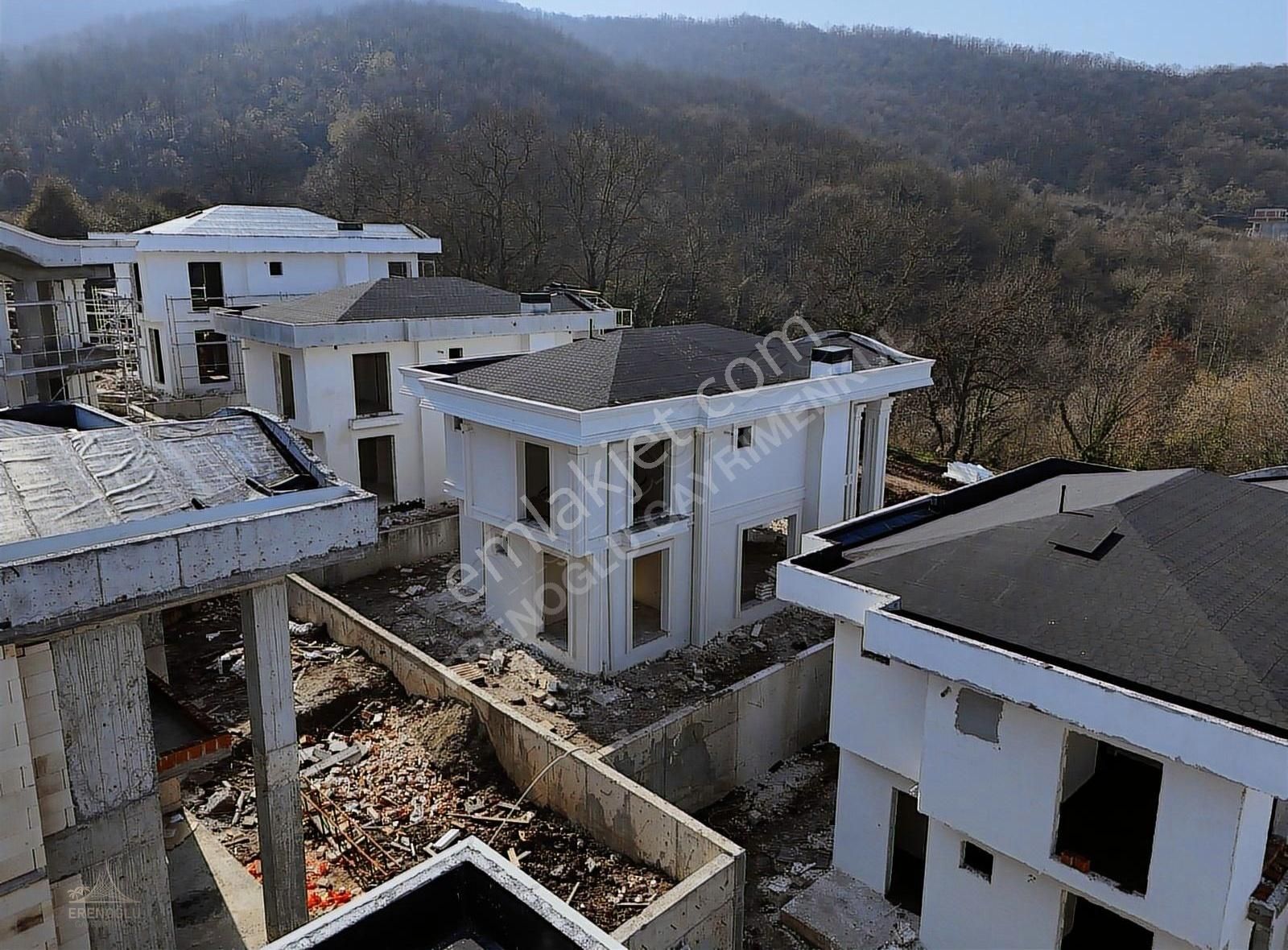 Başiskele Yeniköy Merkez Satılık Villa Yeniköy'de Müstakil Bahçeli Doğa Deniz Manzaralı Satılık Villa