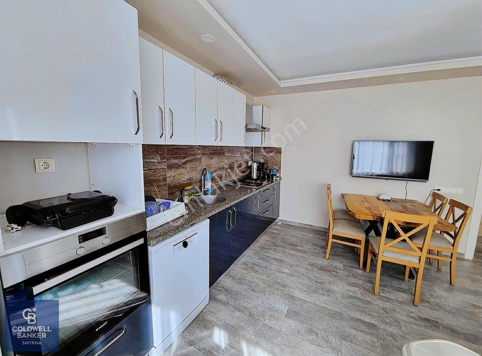 Kuşadası Değirmendere Kiralık Villa Kuşadası Merkeze Ve Denize Çok Yakın Havuzlu Eşyalı 3+1 Villa