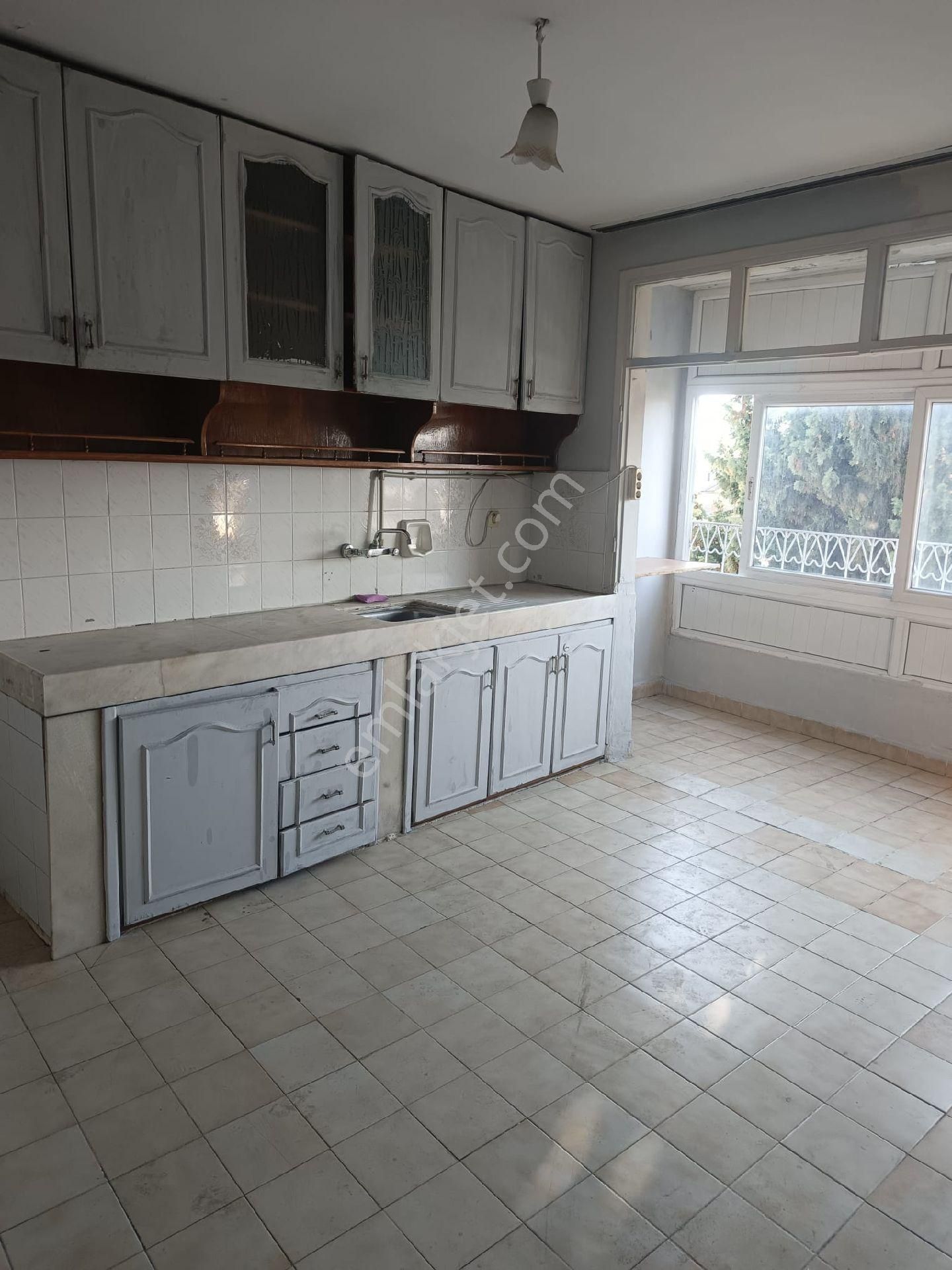 Yeşilevler Mh. Güler Halı Saha Civarı 4 Katlı Müstakil Ev - Görsel 13