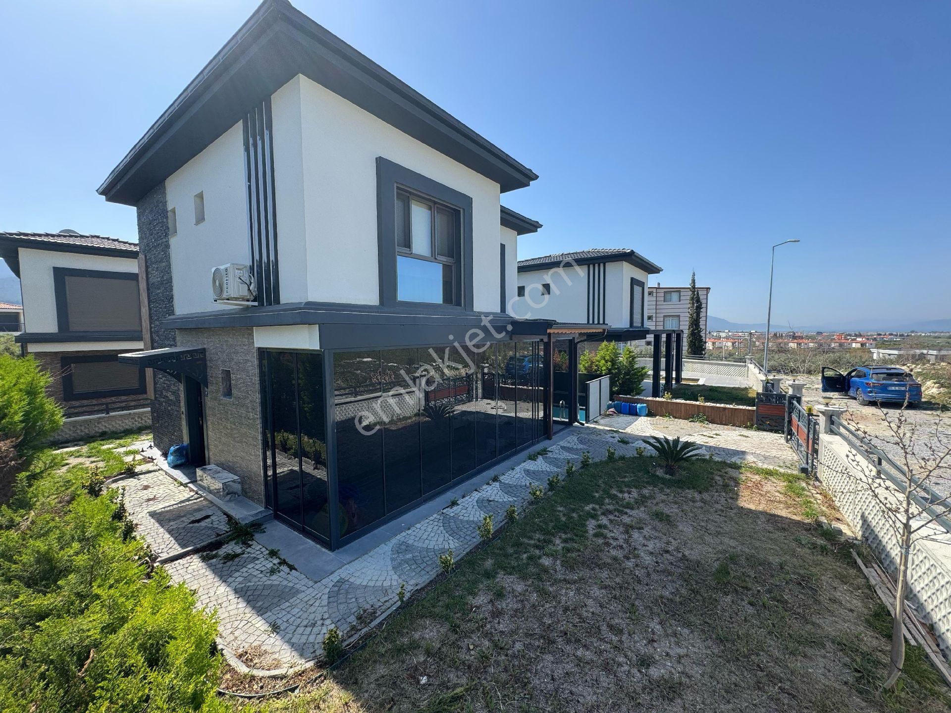 Kuşadası Davutlar Satılık Villa Davutlarda Özel Havuzlu Tek Müstakil 3+1 Villa