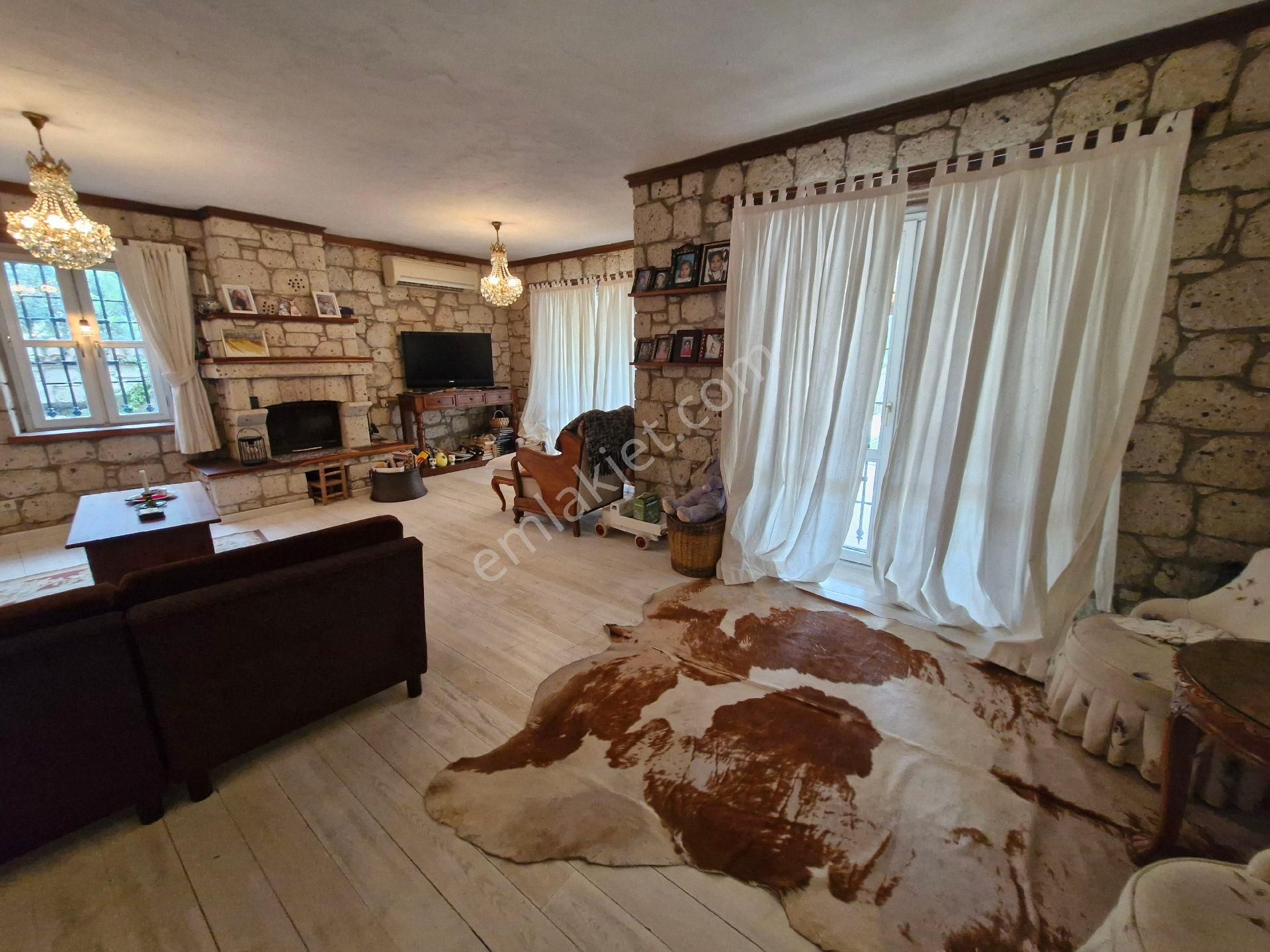 Alaçatıda Müstakil Ticari İmarlı Gerçek Taş Villa Müstakil Havuzlu Mkd Emlak - Görsel 17