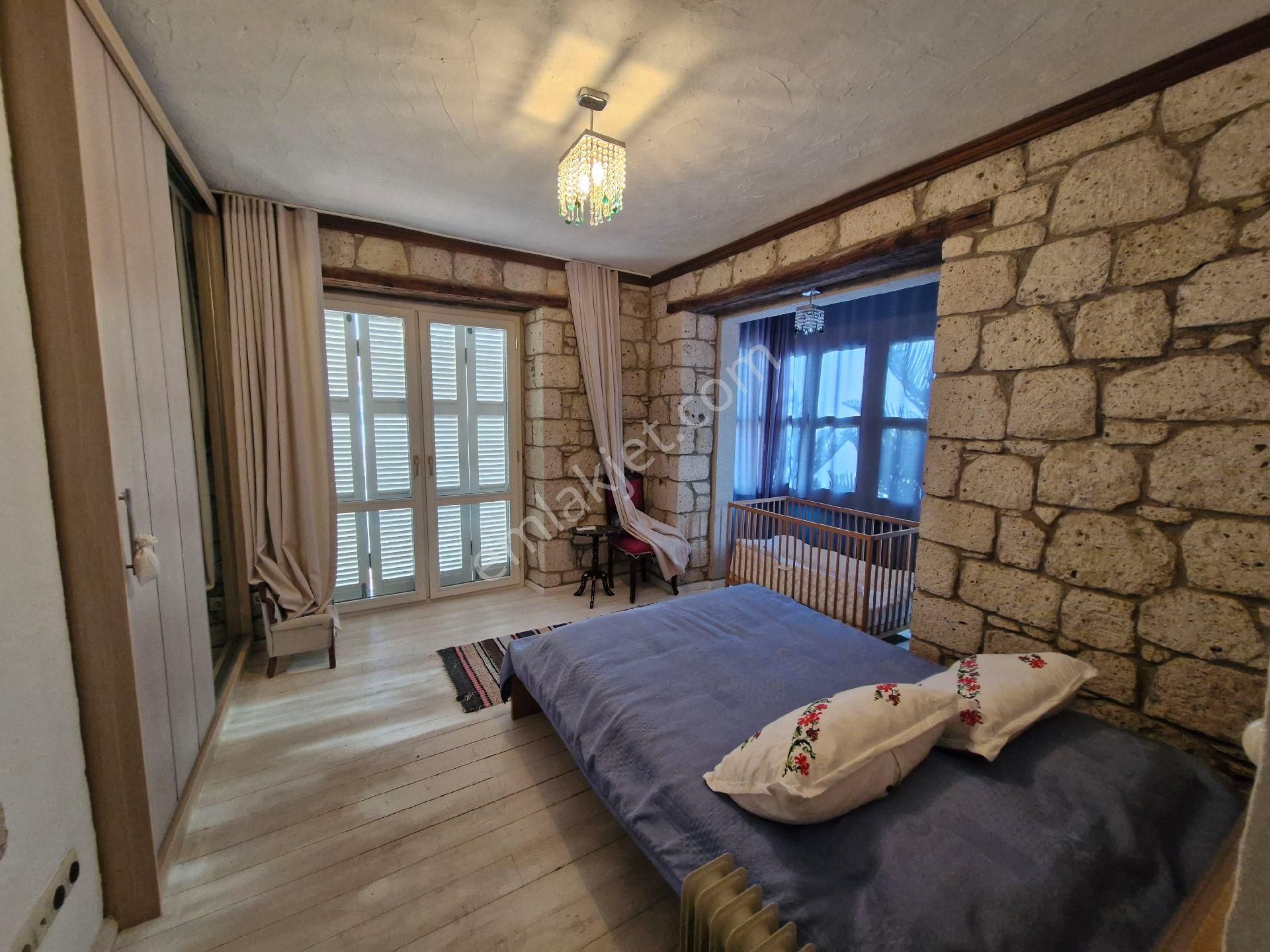 Alaçatıda Müstakil Ticari İmarlı Gerçek Taş Villa Müstakil Havuzlu Mkd Emlak - Görsel 29