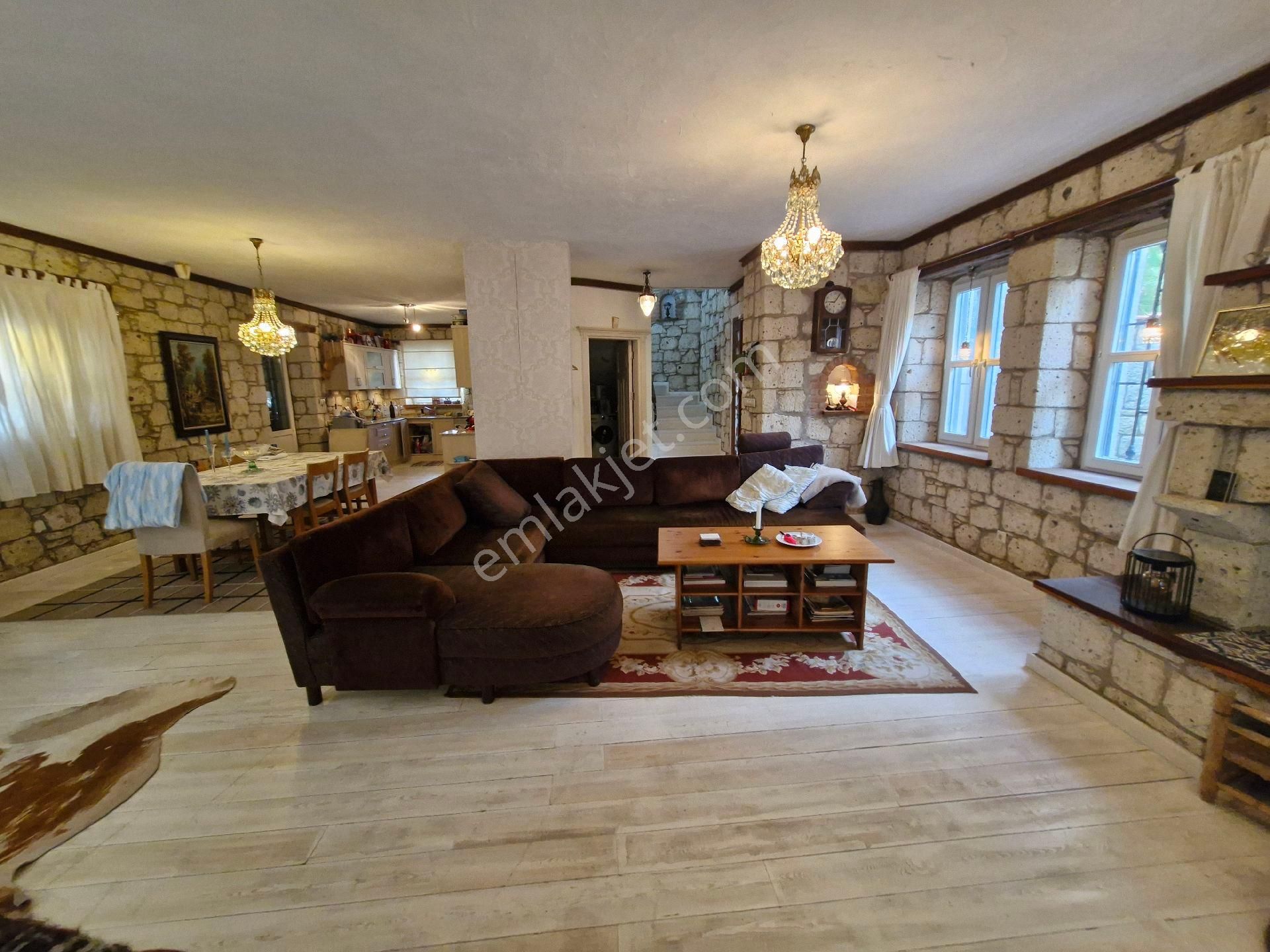 Alaçatıda Müstakil Ticari İmarlı Gerçek Taş Villa Müstakil Havuzlu Mkd Emlak - Görsel 9